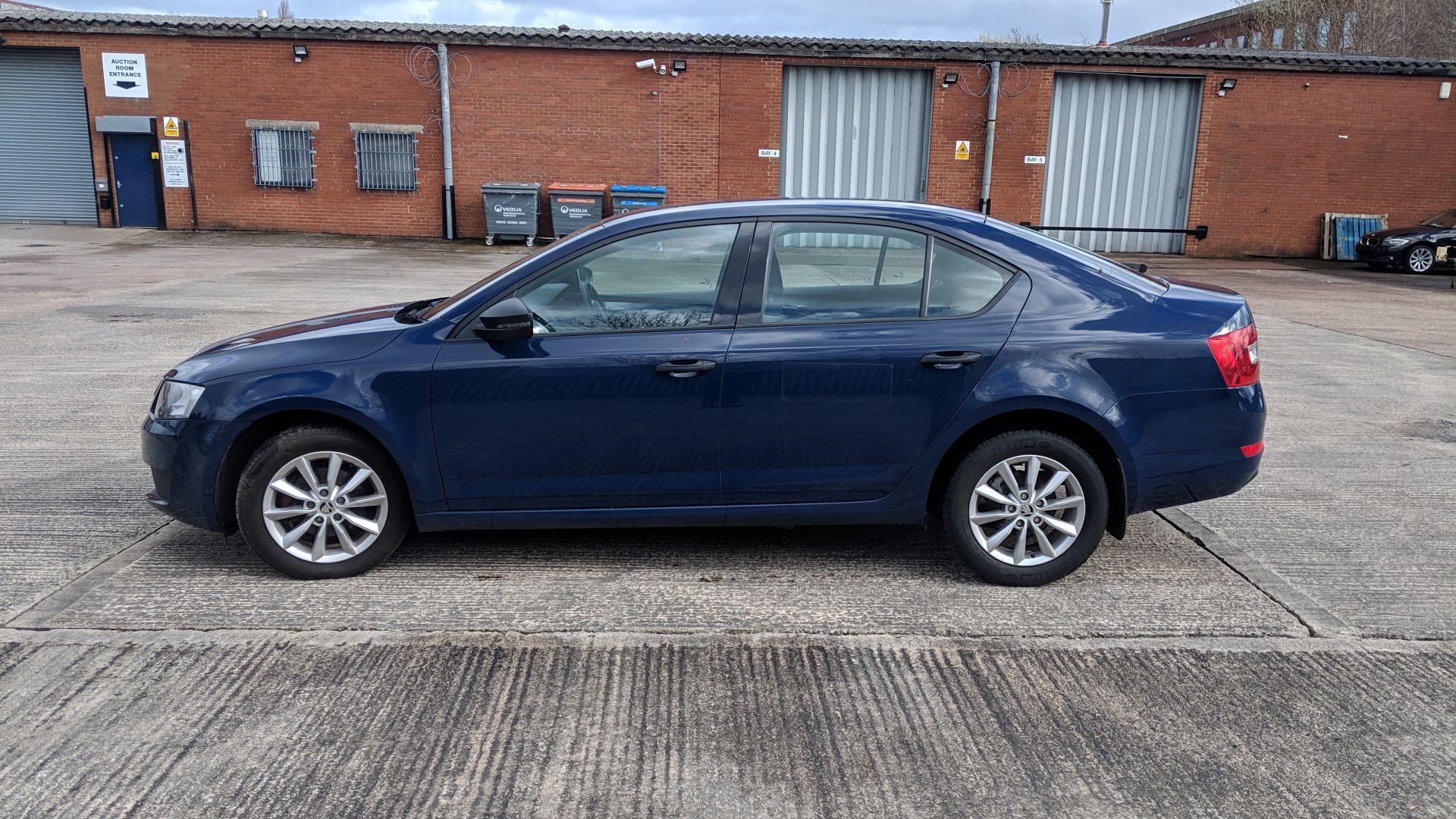 LC66 HWJ Skoda Octavia S TDI S-A 1598cc diesel engine. Colour: Blue. First registered: 06.02.17. - Image 3 of 52