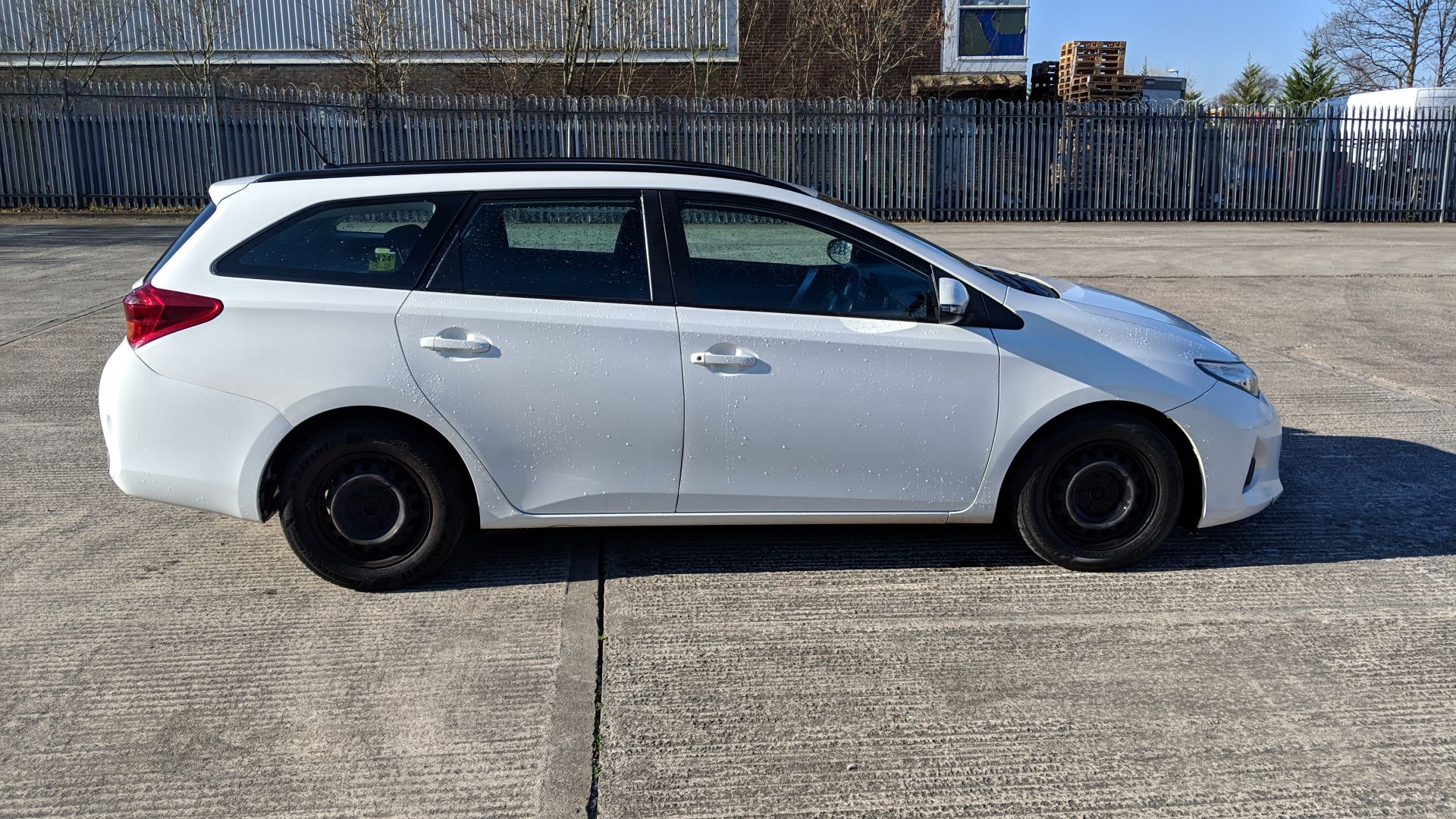 GL64 XLT Toyota Auris Active D4-D Estate 1364cc diesel engine. Colour: White. - Image 12 of 45