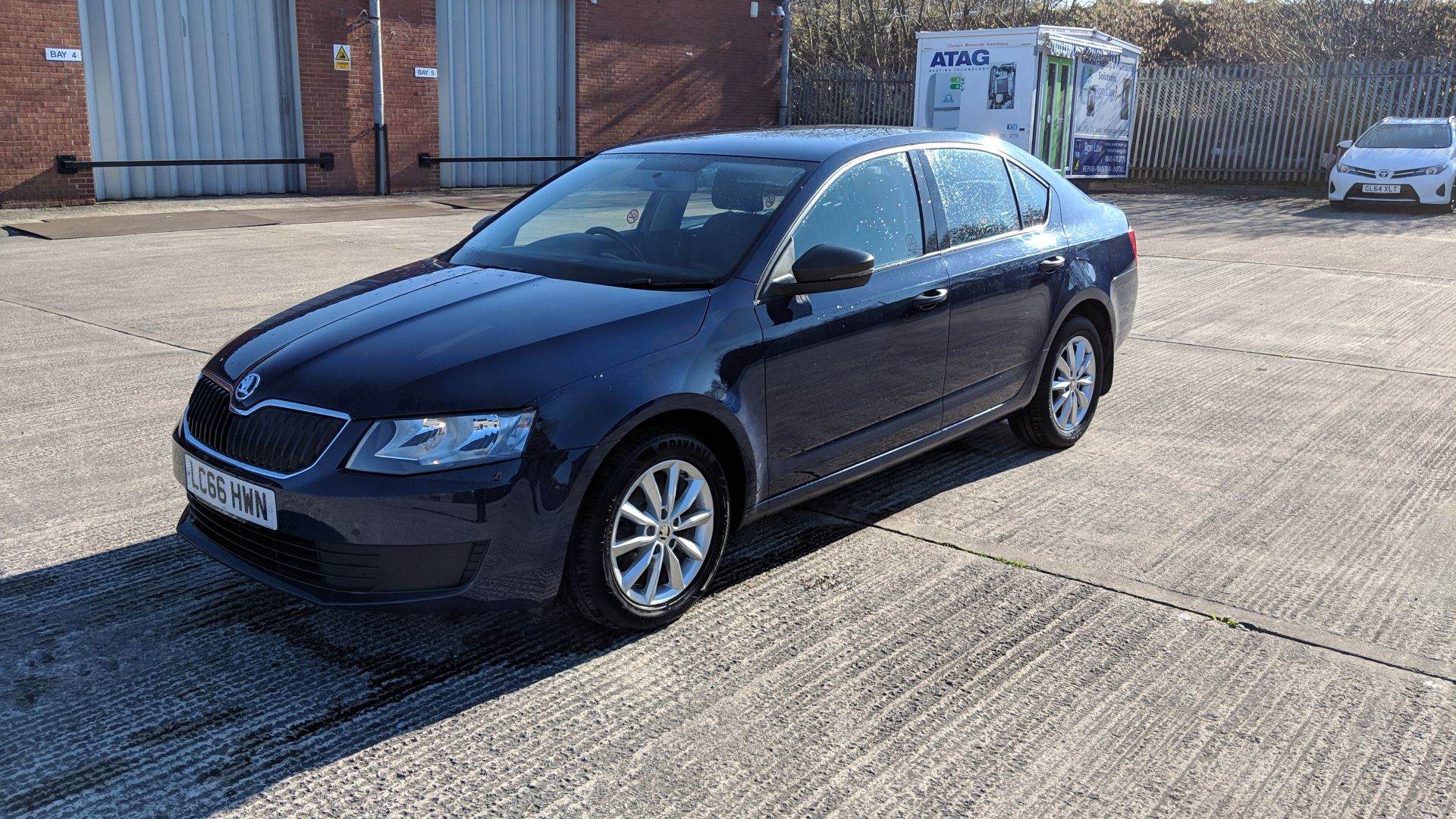 LC66 HWN Skoda Octavia S TDI S-A 1598cc diesel engine. Colour: Blue. First registered: 06.02.17. - Image 2 of 55