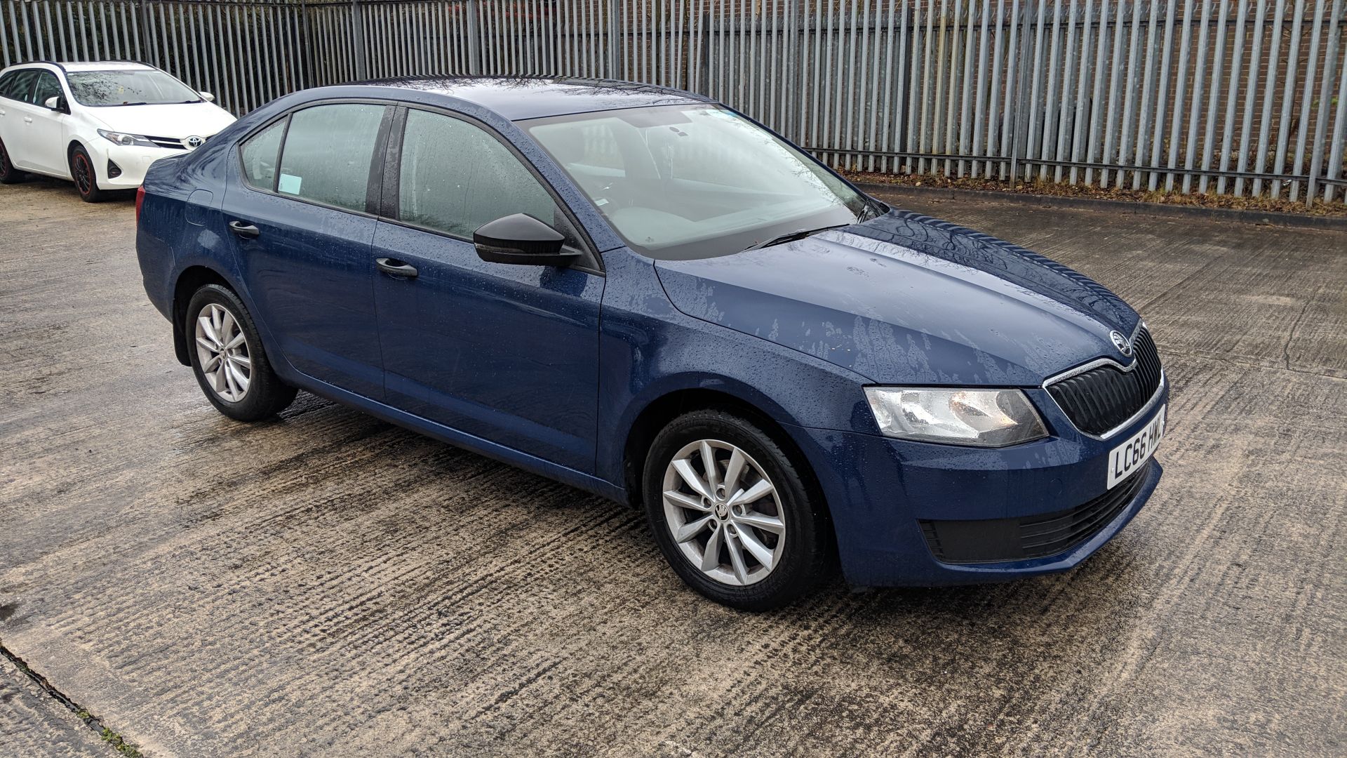 LC66 HWL Skoda Octavia S TDI S-A 1598cc diesel engine. Colour: Blue. First registered: 06.02.17. - Image 45 of 47