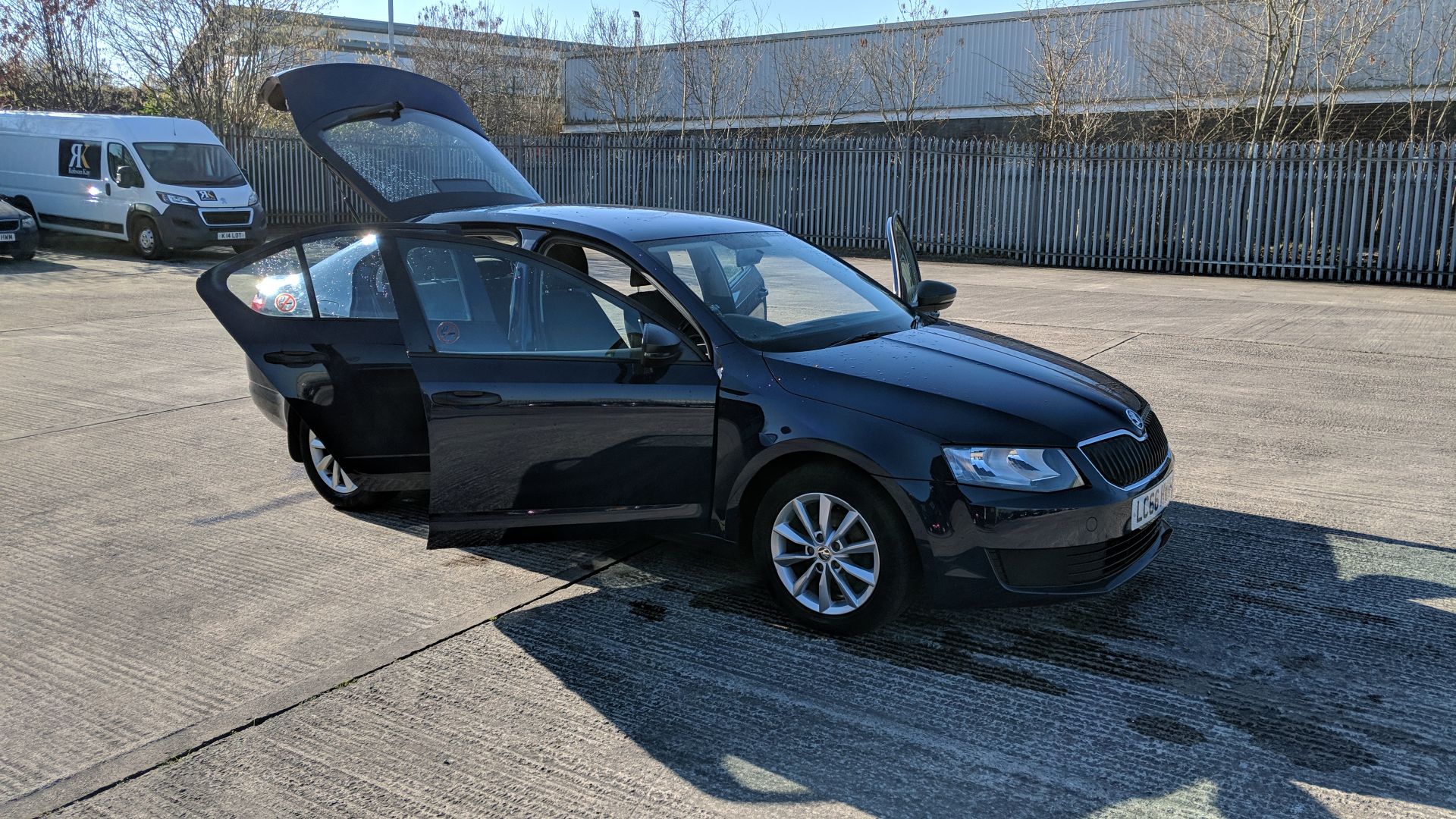 LC66 HWN Skoda Octavia S TDI S-A 1598cc diesel engine. Colour: Blue. First registered: 06.02.17. - Image 16 of 55