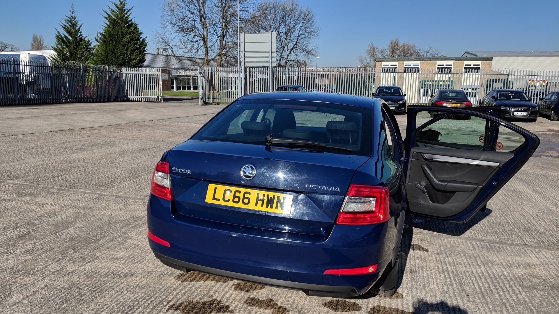 LC66 HWN Skoda Octavia S TDI S-A 1598cc diesel engine. Colour: Blue. First registered: 06.02.17. - Image 32 of 55