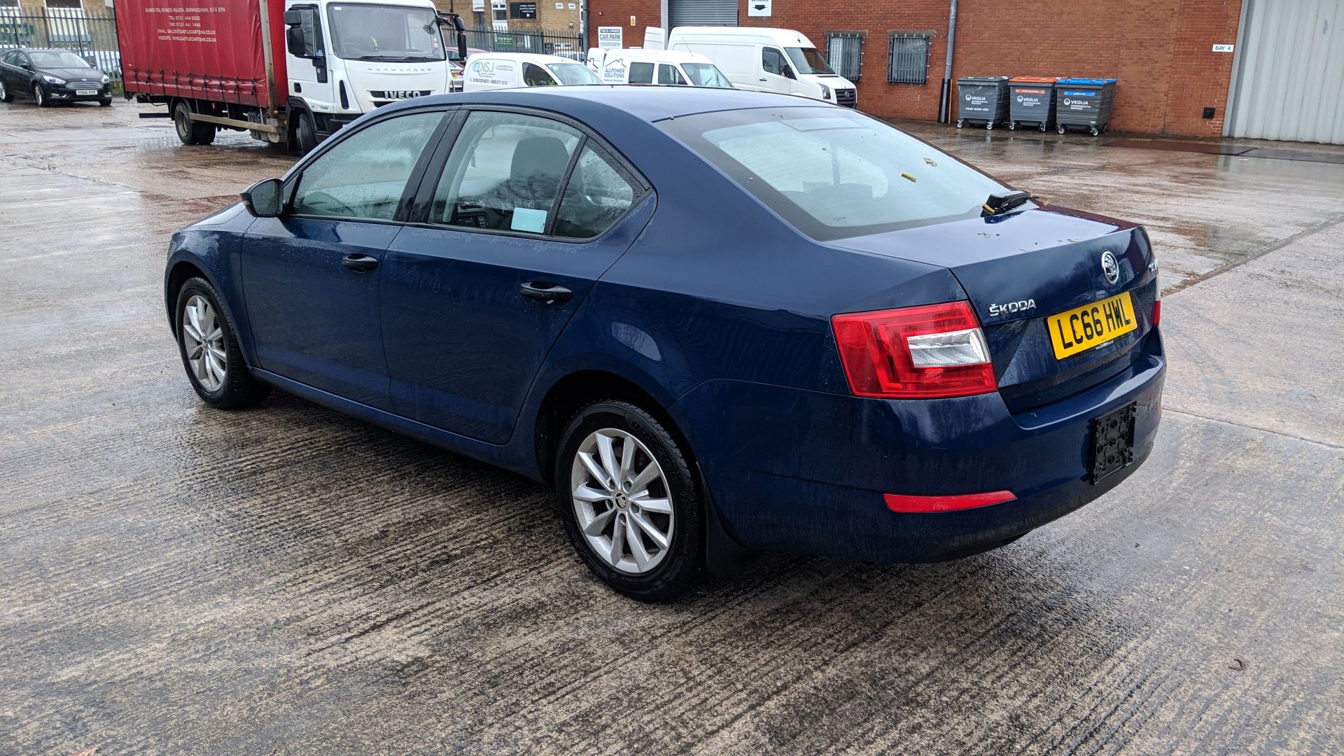 LC66 HWL Skoda Octavia S TDI S-A 1598cc diesel engine. Colour: Blue. First registered: 06.02.17. - Image 43 of 47