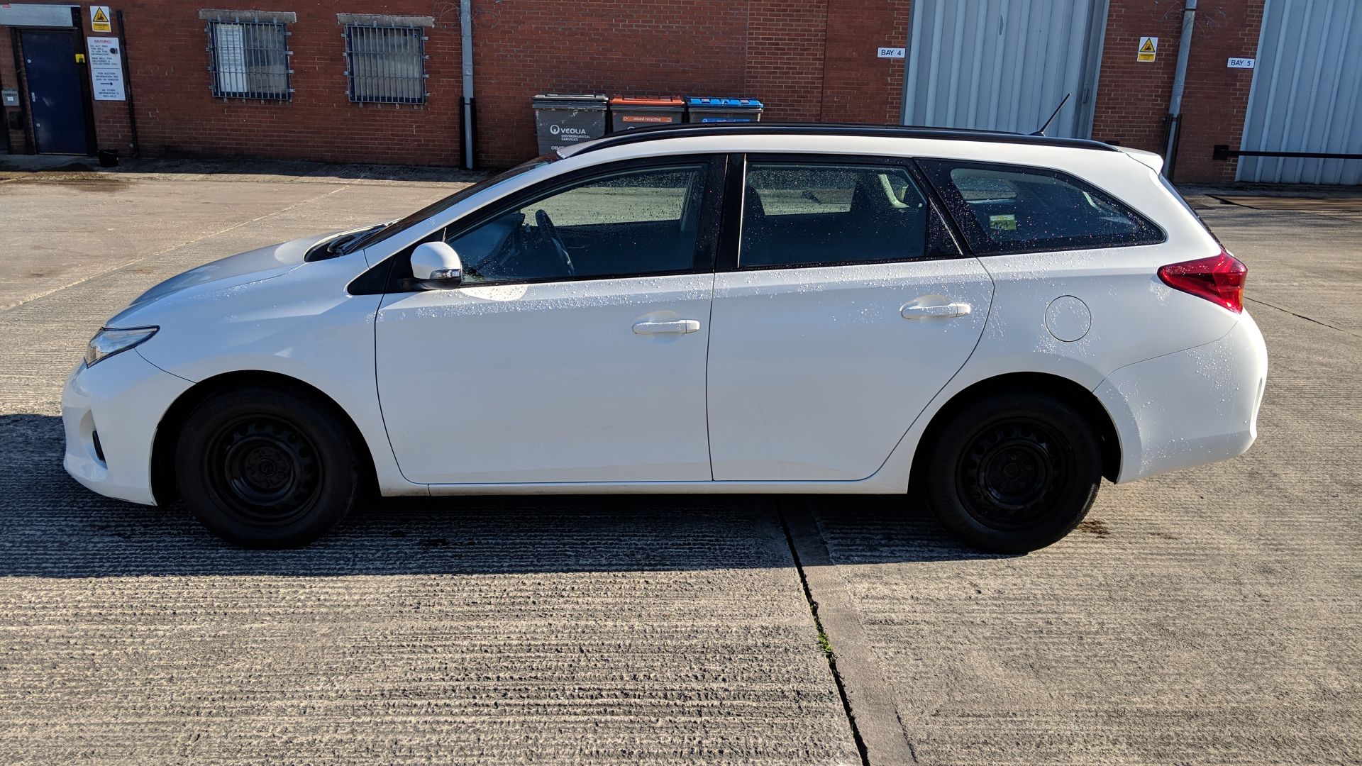 GL64 XLT Toyota Auris Active D4-D Estate 1364cc diesel engine. Colour: White. - Image 15 of 45