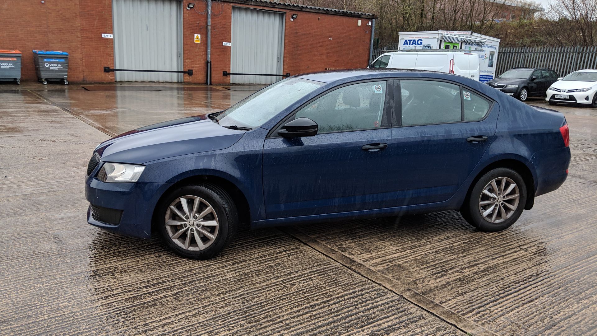 LC66 HWK Skoda Octavia S TDI S-A 1598cc diesel engine. Colour: Blue. First registered: 06.02.17. - Image 8 of 55