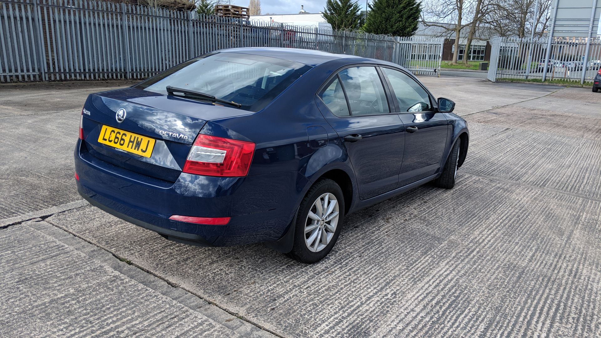 LC66 HWJ Skoda Octavia S TDI S-A 1598cc diesel engine. Colour: Blue. First registered: 06.02.17. - Image 4 of 52