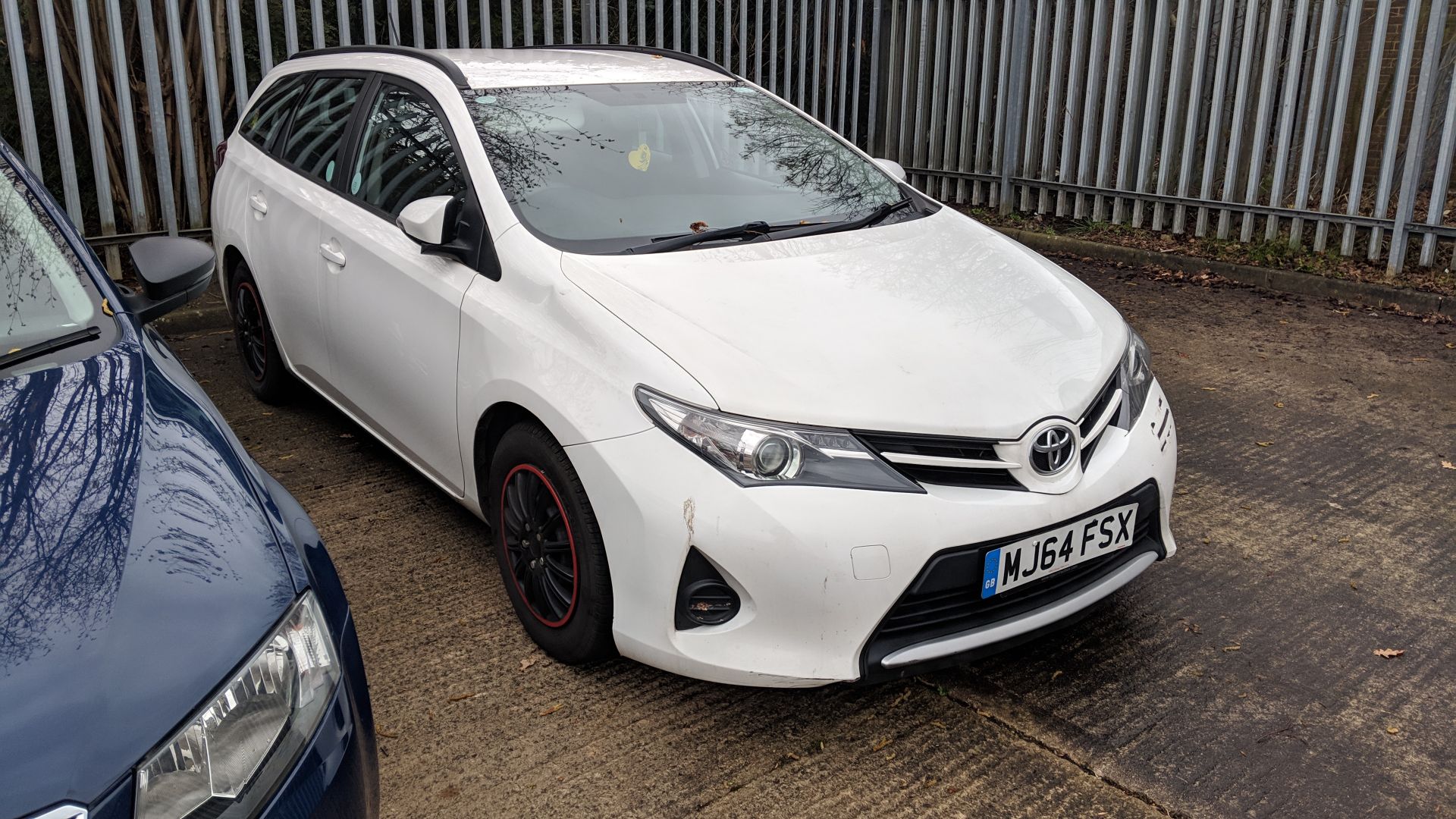 MJ64 FSX Toyota Auris Active D4-D 1364cc diesel engine. Colour: White. First registered: 12.12.14. - Image 9 of 48