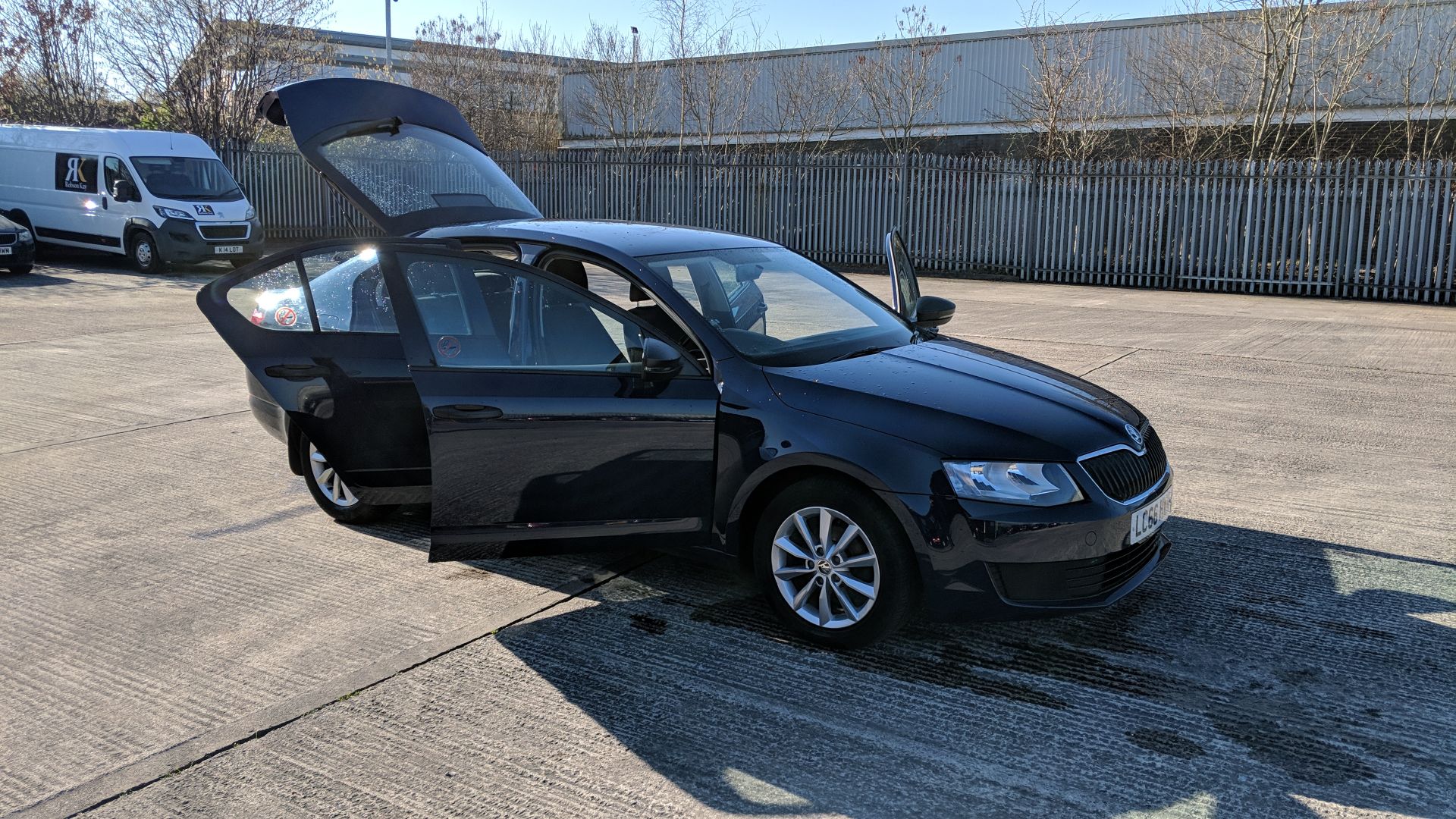 LC66 HWN Skoda Octavia S TDI S-A 1598cc diesel engine. Colour: Blue. First registered: 06.02.17. - Image 15 of 55