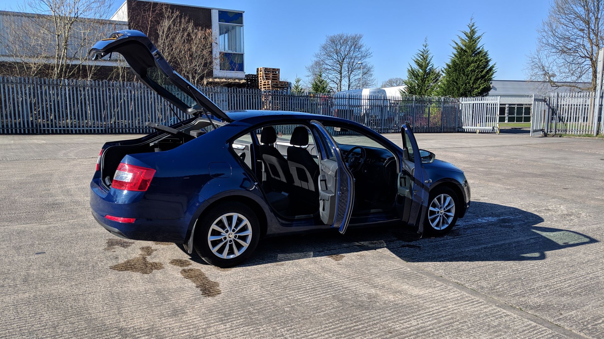 LC66 HWN Skoda Octavia S TDI S-A 1598cc diesel engine. Colour: Blue. First registered: 06.02.17. - Image 18 of 55