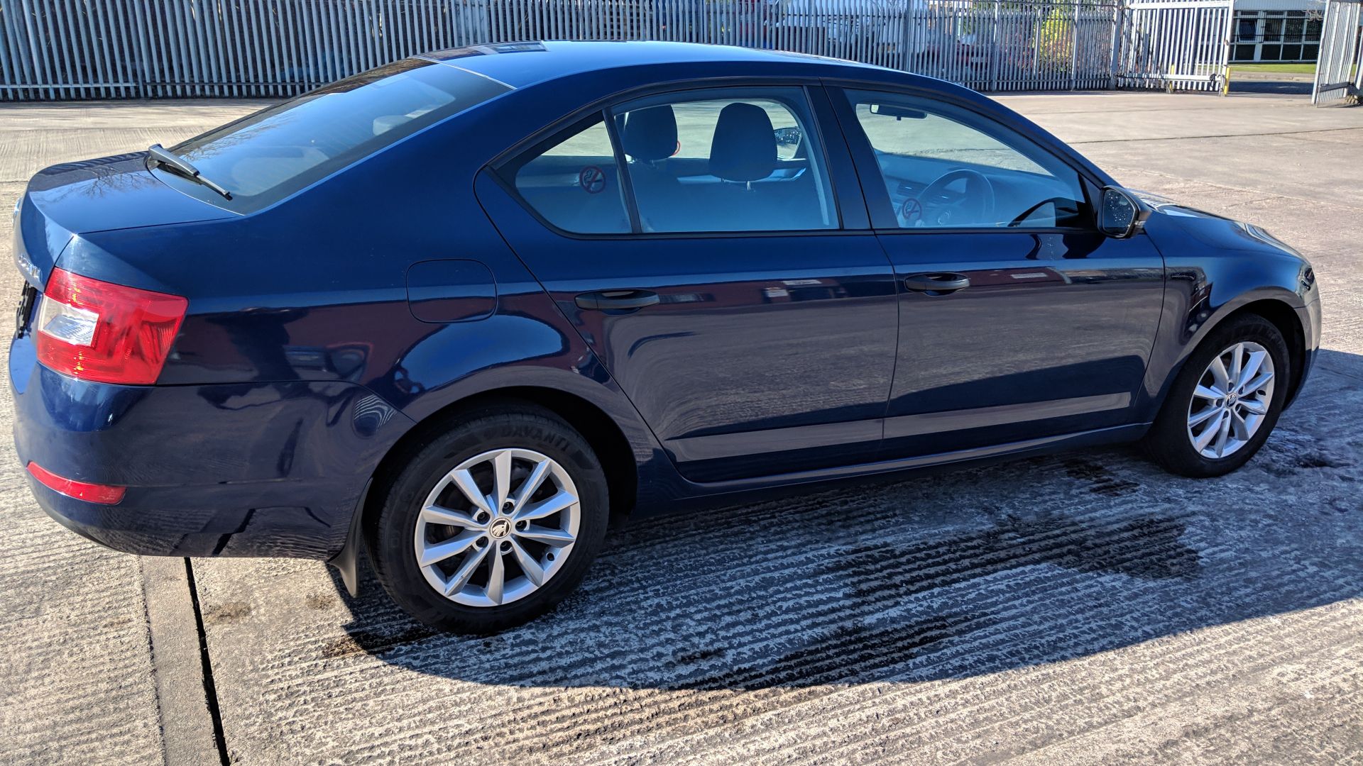 LC66 HWM Skoda Octavia S TDI S-A 1598cc diesel engine. Colour: Blue. First registered: 06.02.17. - Image 35 of 58