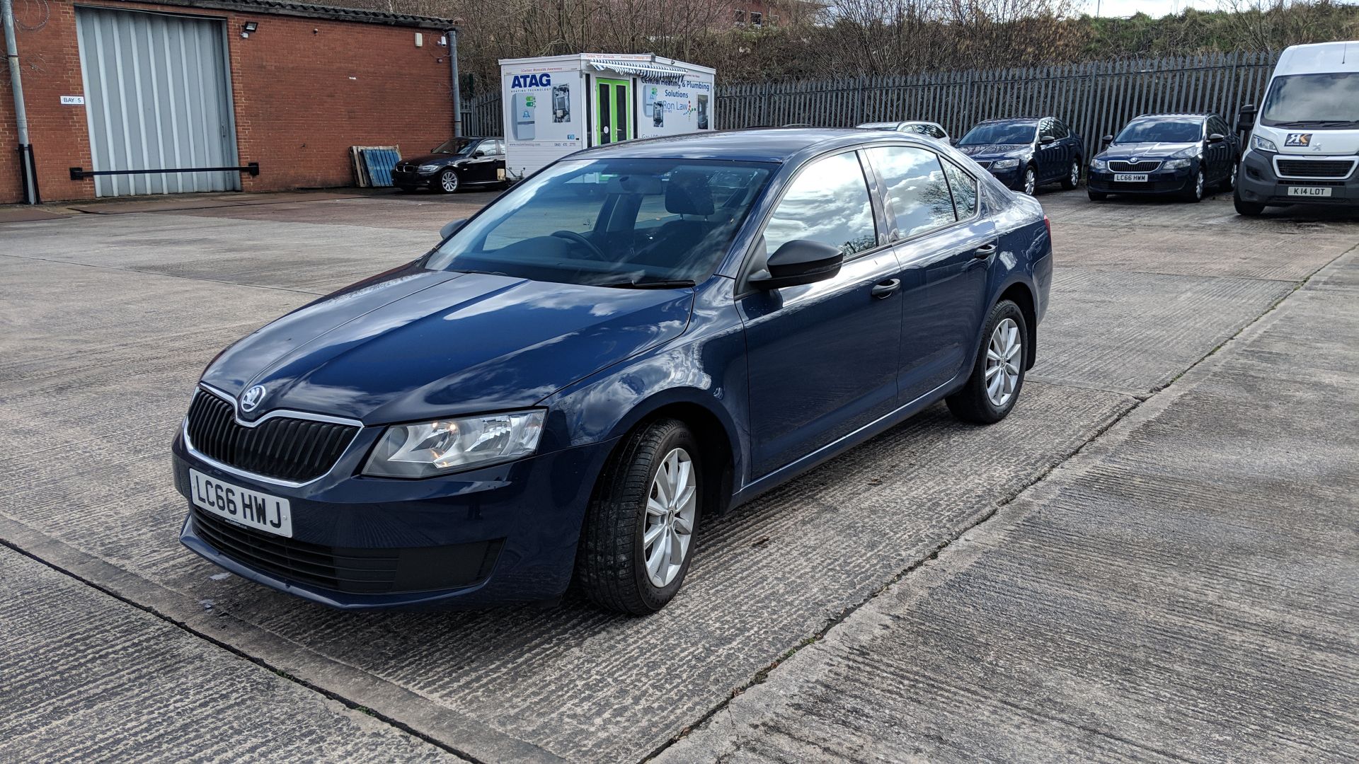 LC66 HWJ Skoda Octavia S TDI S-A 1598cc diesel engine. Colour: Blue. First registered: 06.02.17. - Image 6 of 52