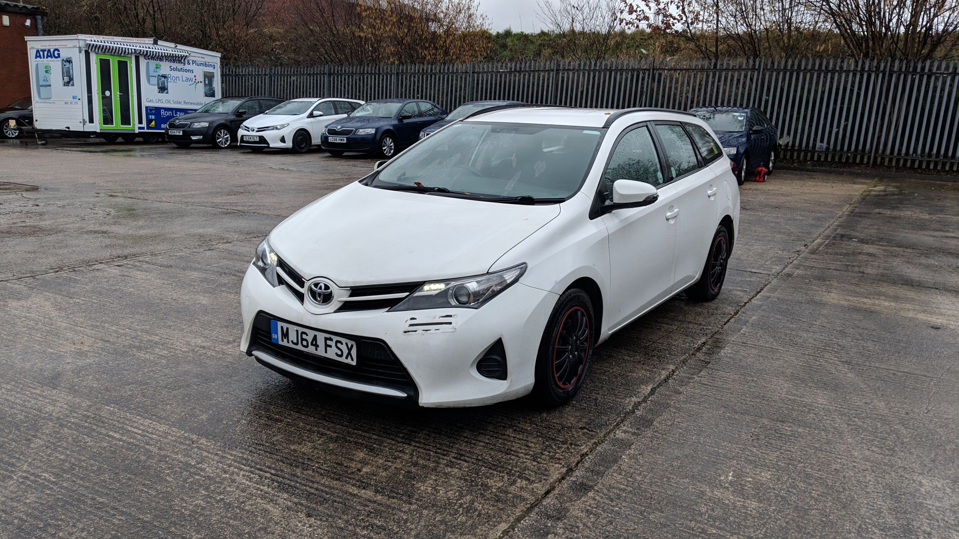 MJ64 FSX Toyota Auris Active D4-D 1364cc diesel engine. Colour: White. First registered: 12.12.14. - Image 44 of 48