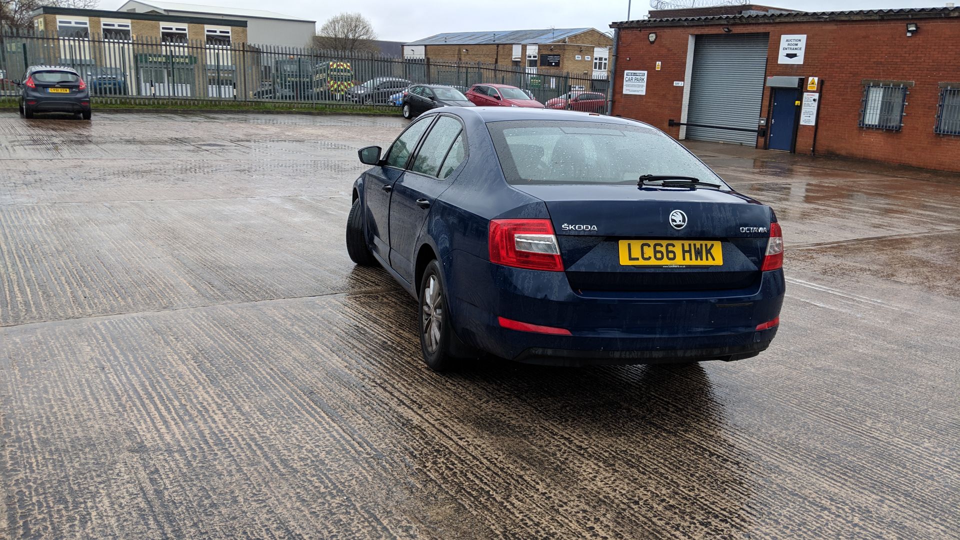 LC66 HWK Skoda Octavia S TDI S-A 1598cc diesel engine. Colour: Blue. First registered: 06.02.17. - Image 12 of 55