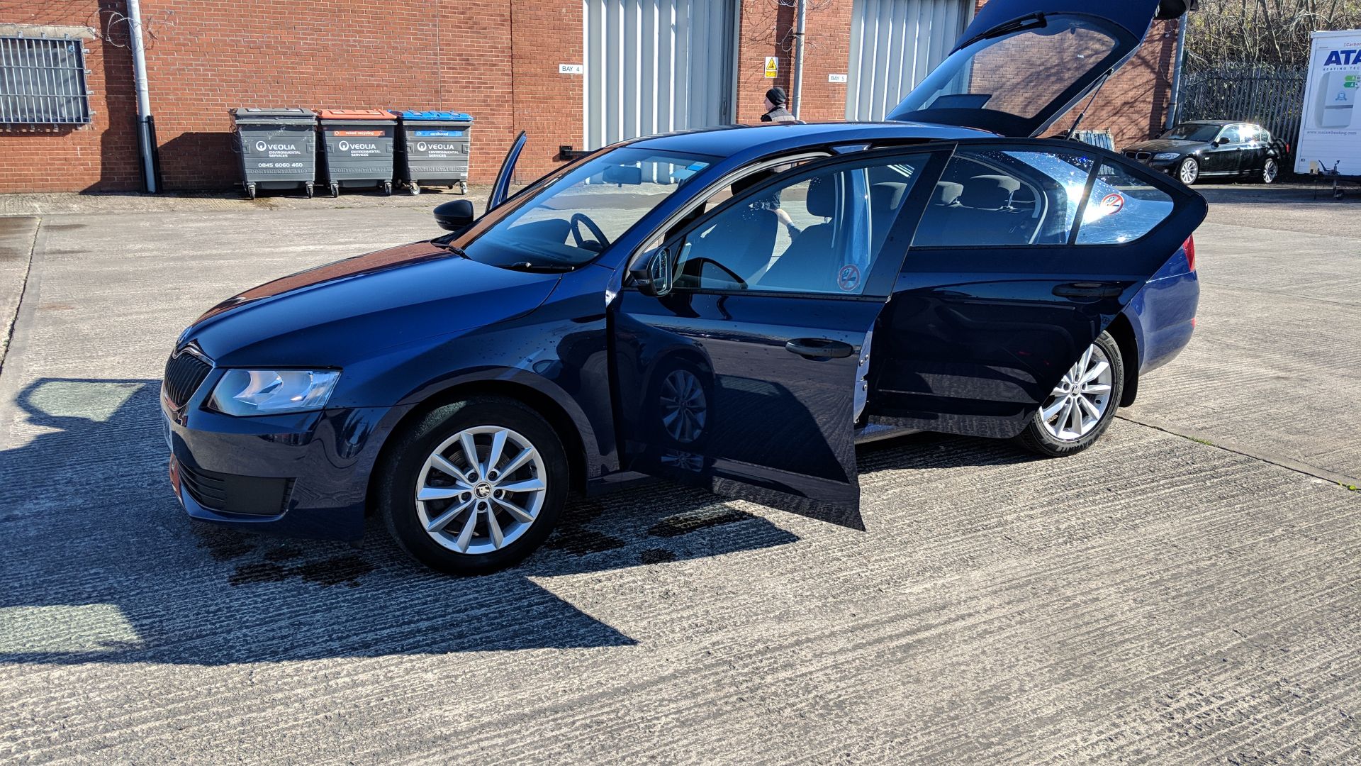 LC66 HWM Skoda Octavia S TDI S-A 1598cc diesel engine. Colour: Blue. First registered: 06.02.17. - Image 7 of 58