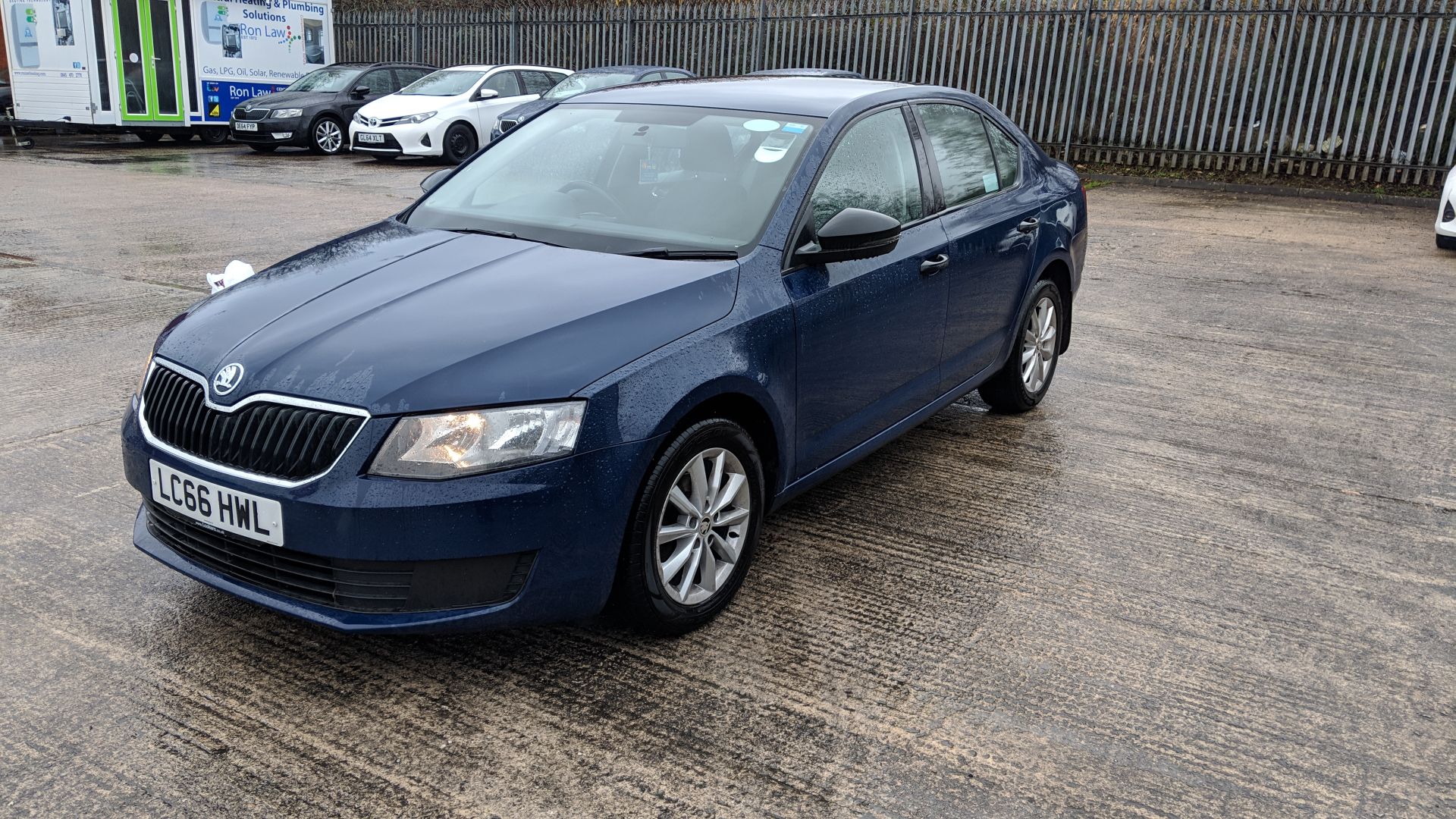 LC66 HWL Skoda Octavia S TDI S-A 1598cc diesel engine. Colour: Blue. First registered: 06.02.17. - Image 44 of 47
