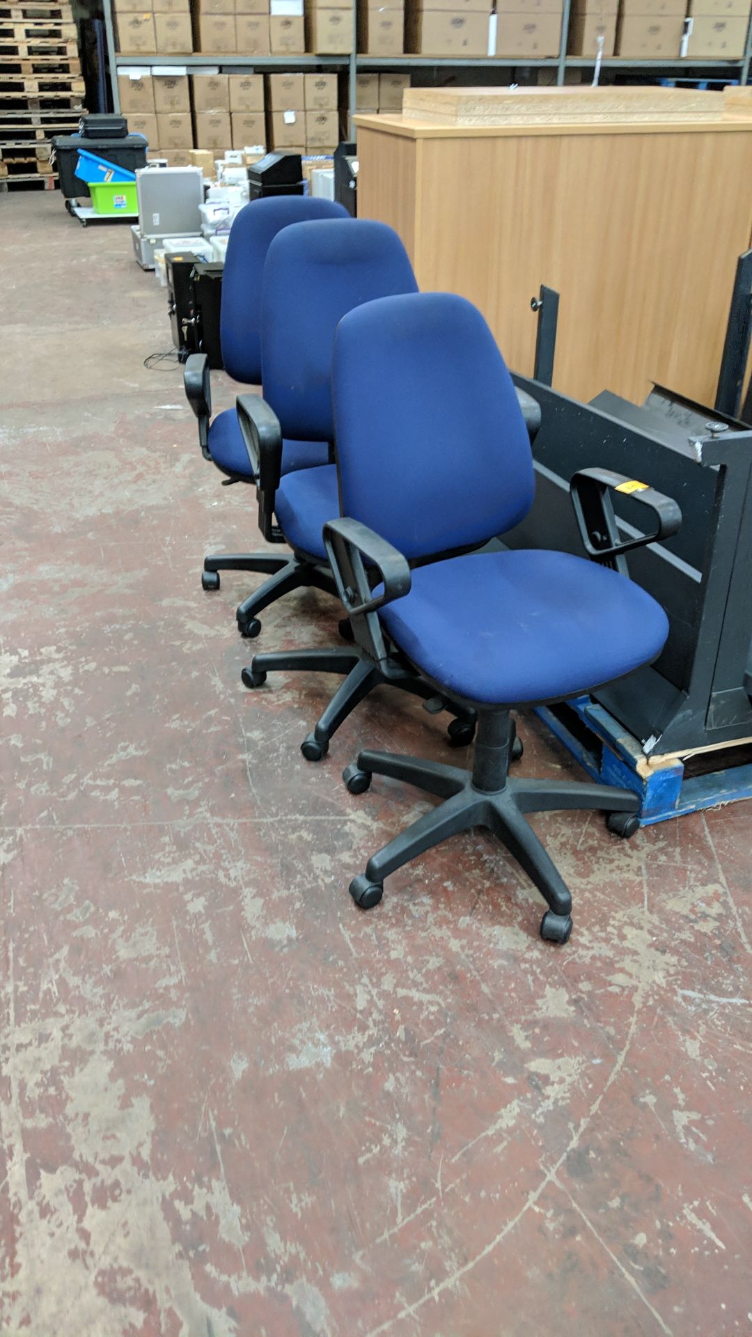 3 off matching dark blue upholstered operators' chairs with arms - Image 2 of 8