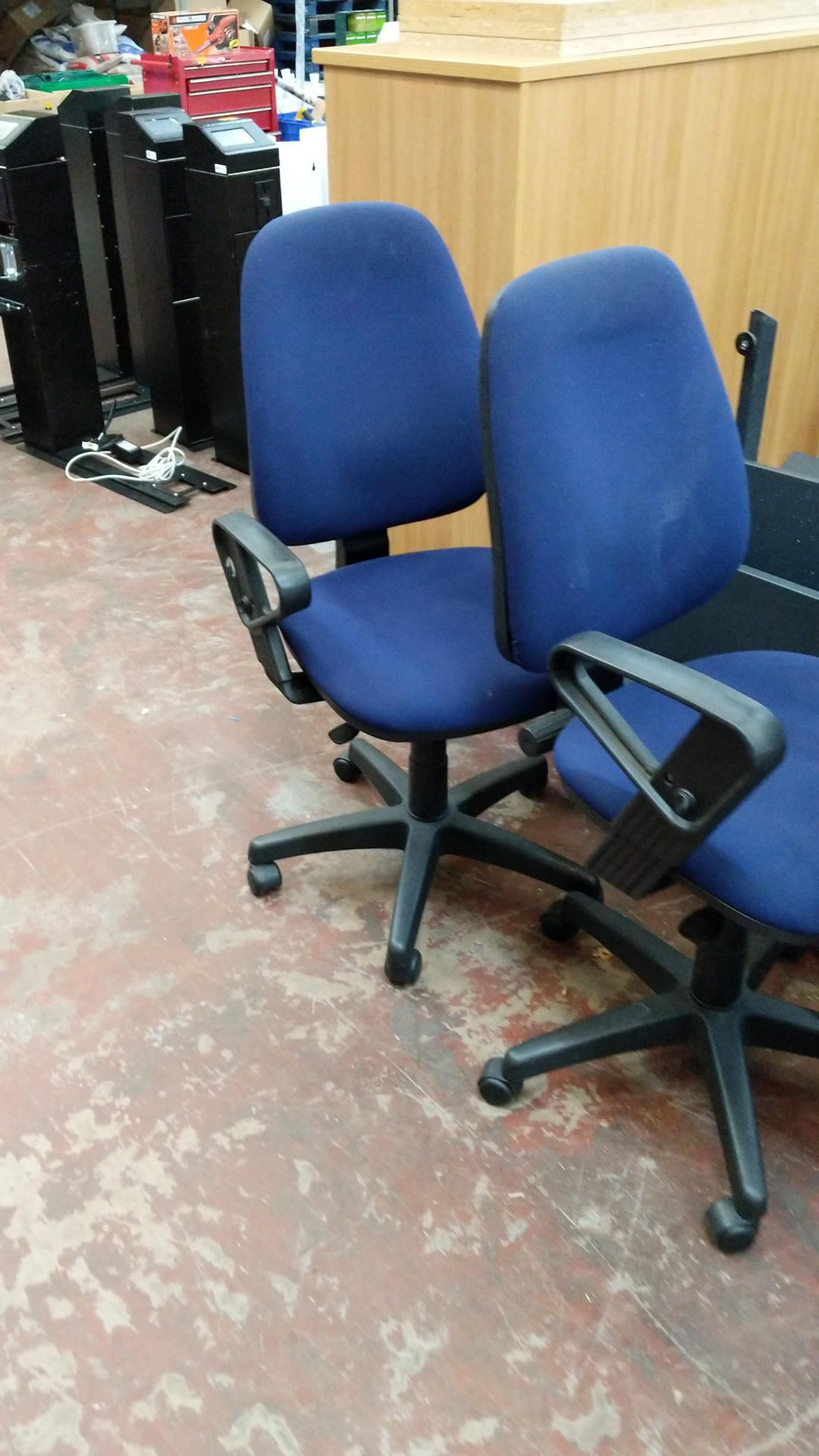 3 off matching dark blue upholstered operators' chairs with arms - Image 7 of 8
