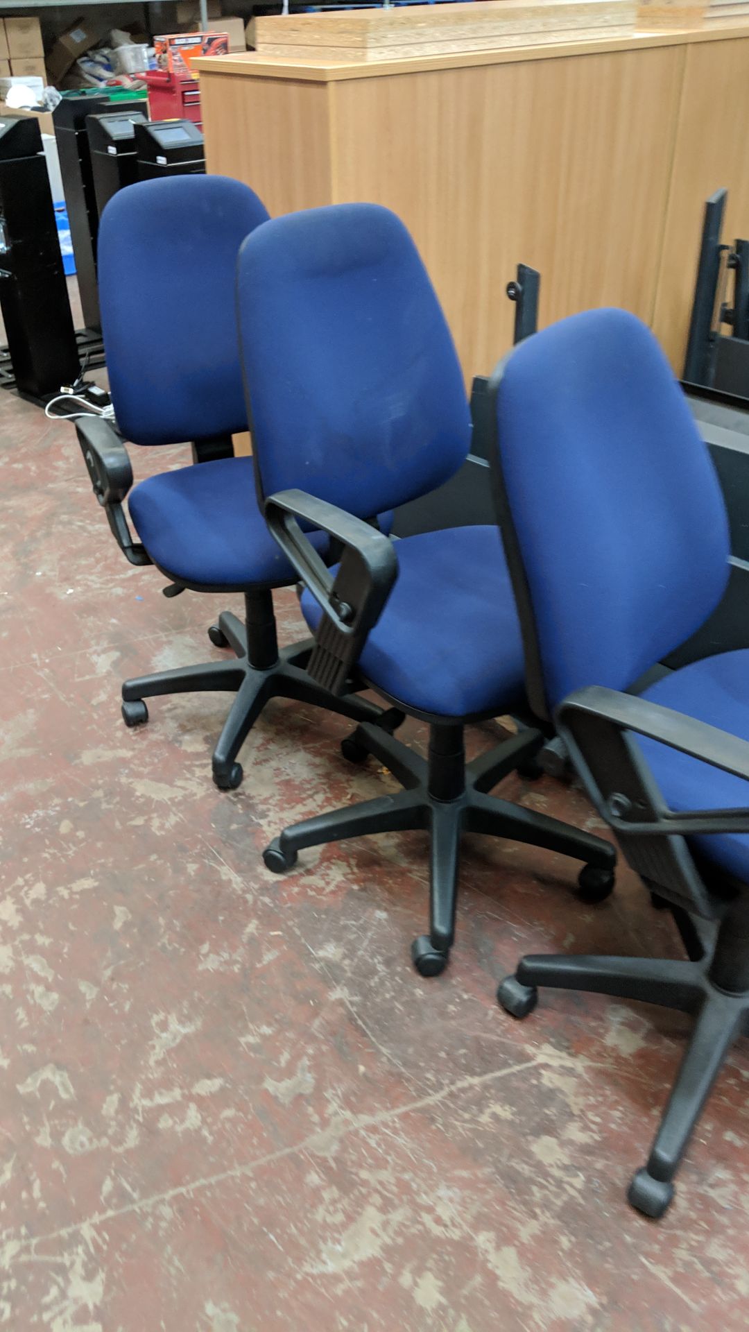 3 off matching dark blue upholstered operators' chairs with arms - Image 6 of 8