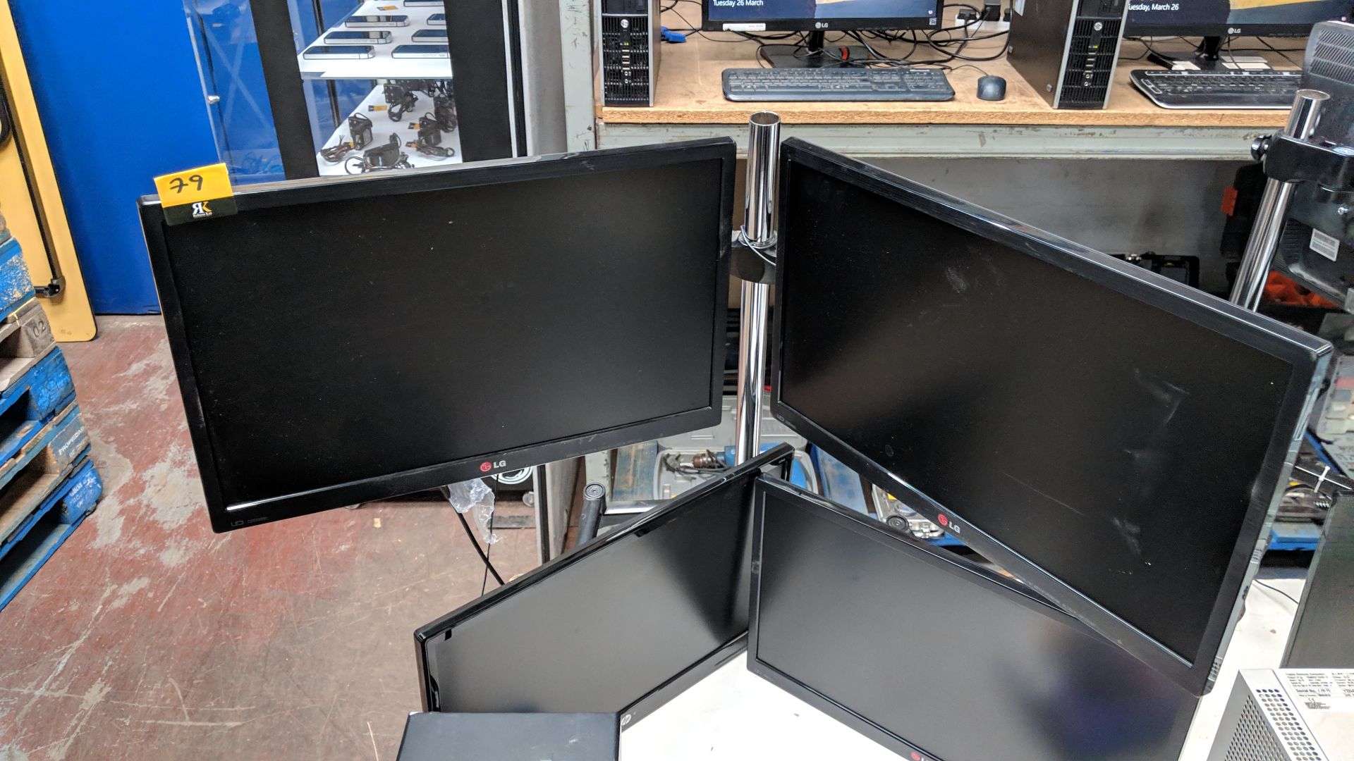 Quad monitor system comprising desk clamp/stand & 4 off assorted 22" widescreen monitors