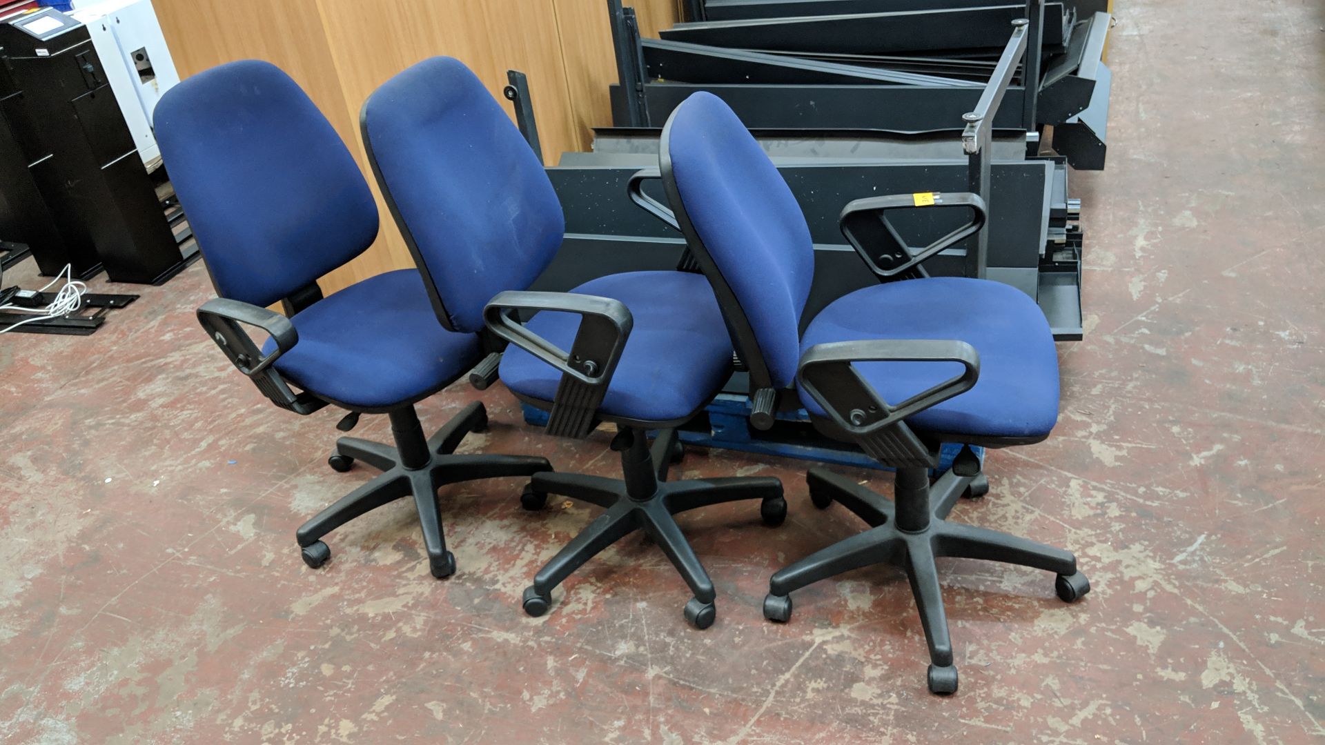 3 off matching dark blue upholstered operators' chairs with arms - Image 8 of 8