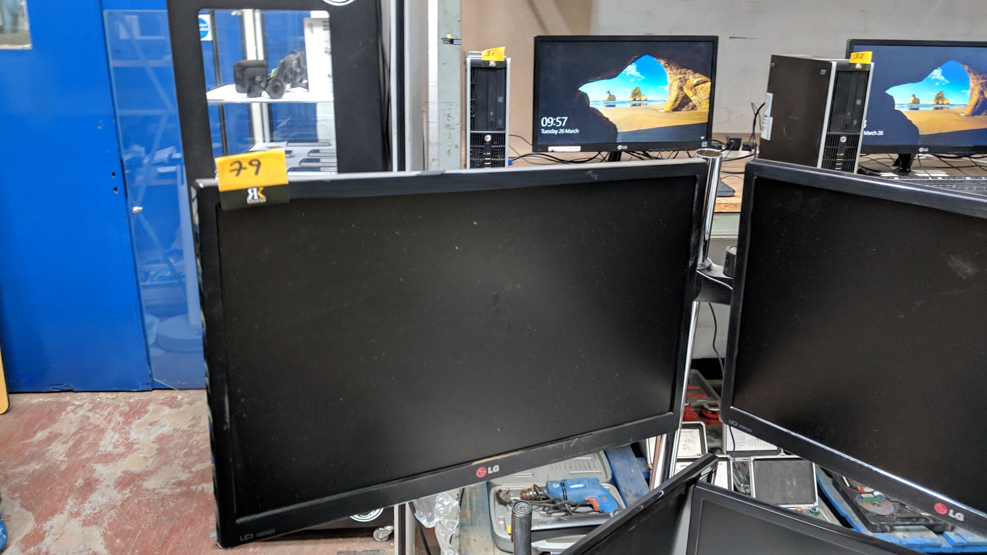 Quad monitor system comprising desk clamp/stand & 4 off assorted 22" widescreen monitors - Image 3 of 10