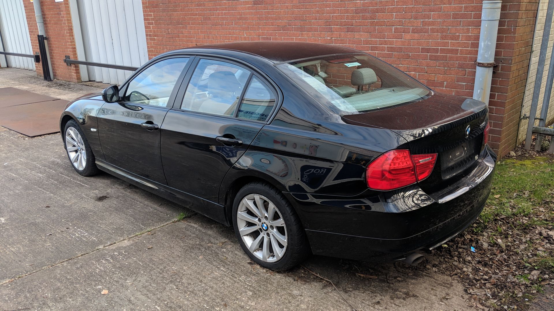 MJ09 CEO BMW 318i SE Auto 1995cc petrol engine. Colour: Black. First registered: 09.06.09. Total - Image 31 of 32