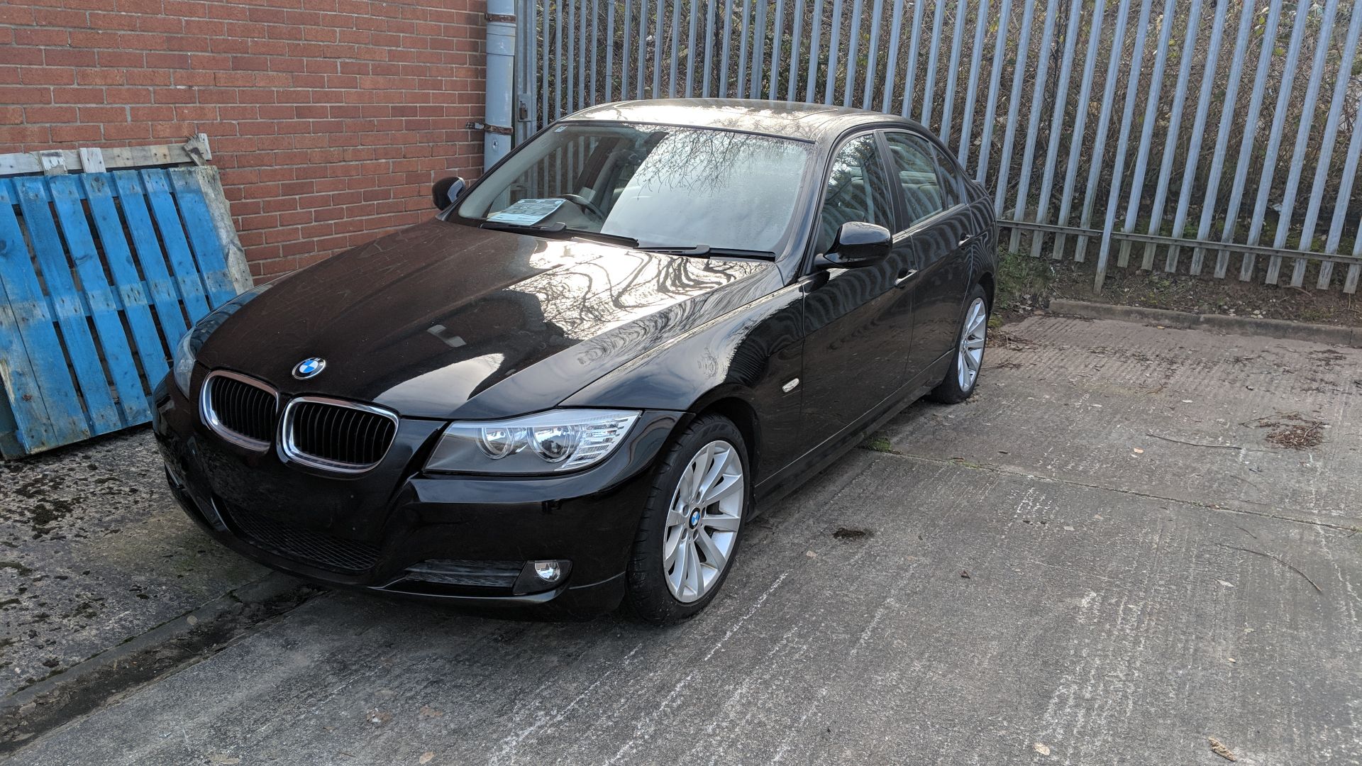 MJ09 CEO BMW 318i SE Auto 1995cc petrol engine. Colour: Black. First registered: 09.06.09. Total