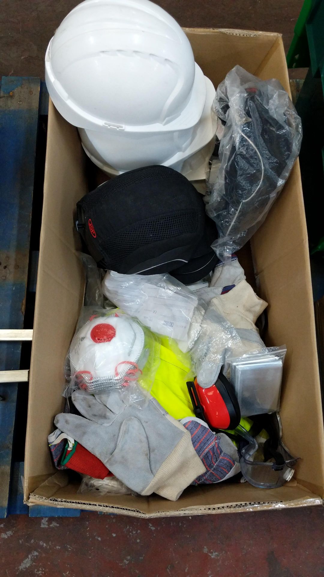 Box of assorted PPE equipment including hard hats, gloves, respiratory items, hard caps & more - Image 5 of 6