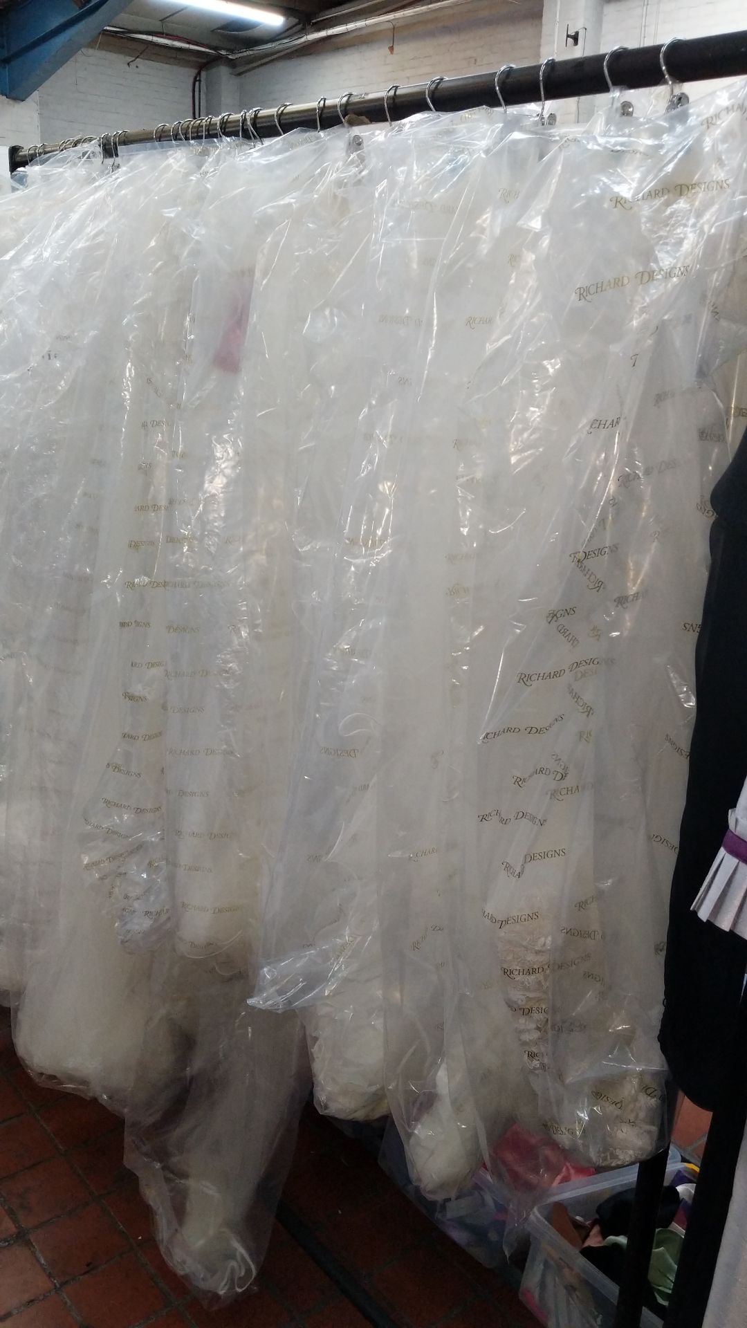 Approximately 29 assorted bridal veils IMPORTANT: Please remember goods successfully bid upon must - Image 7 of 9