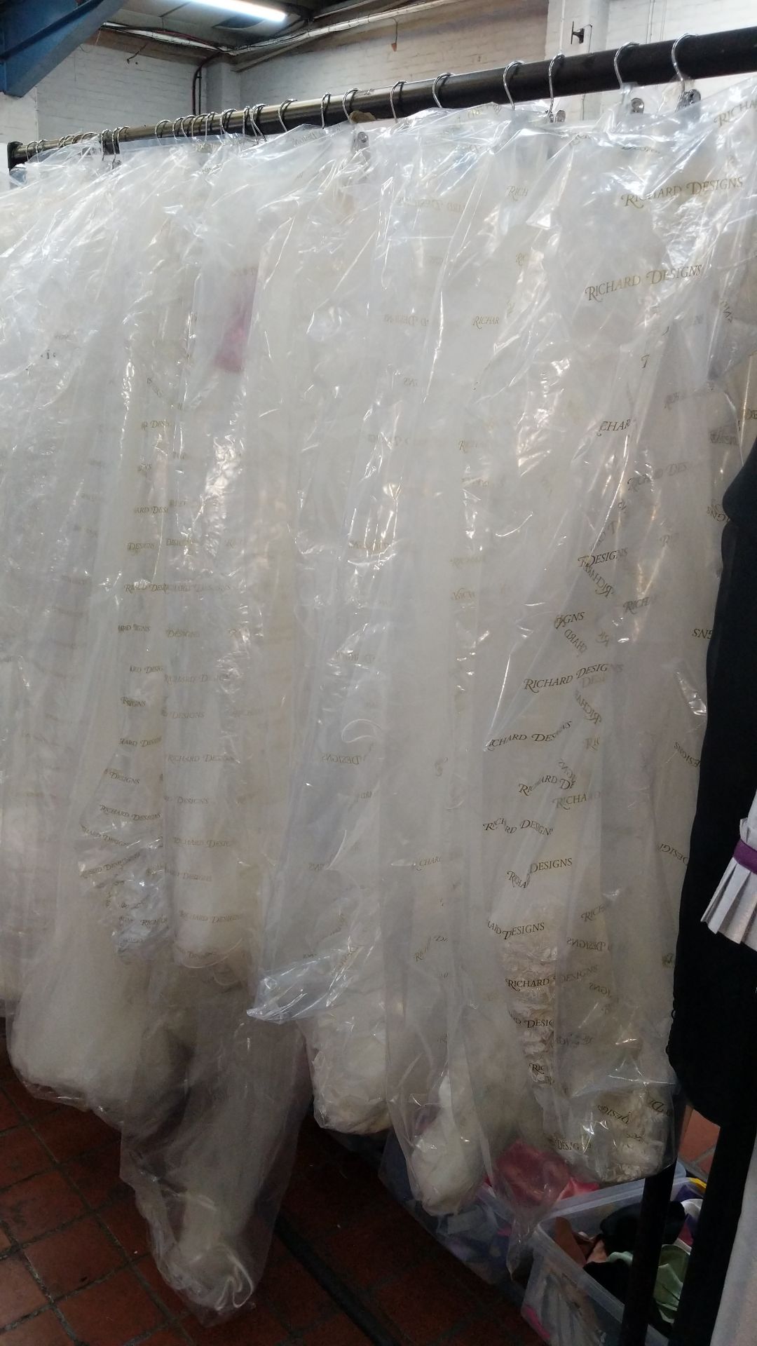 Approximately 29 assorted bridal veils IMPORTANT: Please remember goods successfully bid upon must - Image 8 of 9