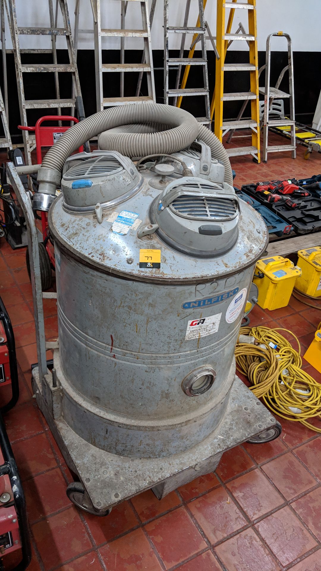 Nilfisk mobile fume extraction system This is one of a large number of lots in this sale being - Image 2 of 4