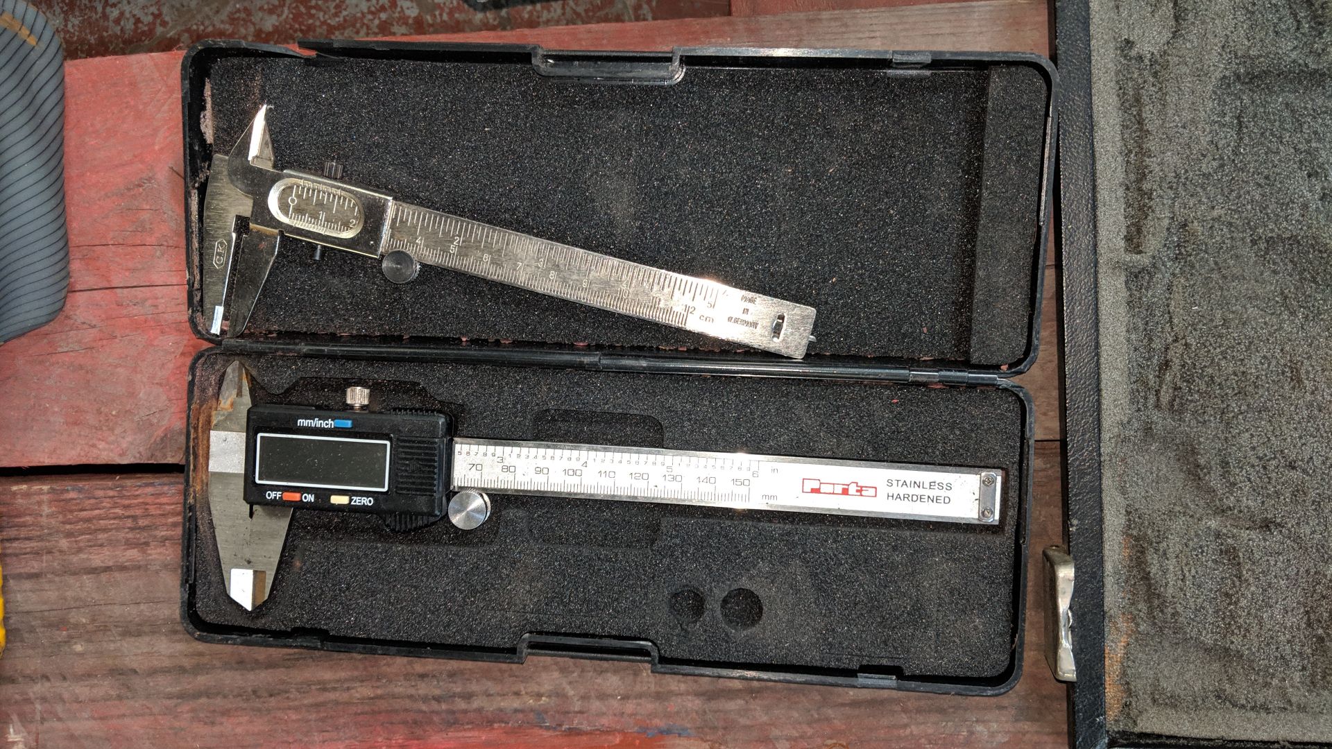 Quantity of assorted measuring equipment comprising small box of callipers plus 2 gauges and one - Image 5 of 5