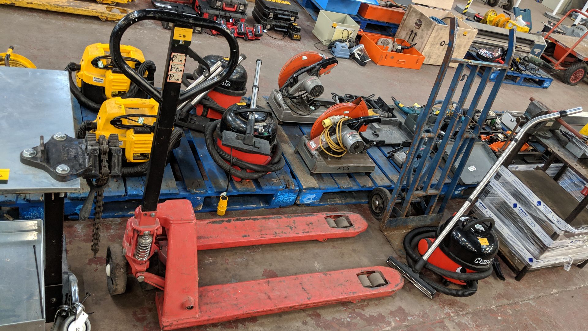 Euro pallet truck This lot is one of a number being sold on behalf the liquidator of an air - Image 3 of 3