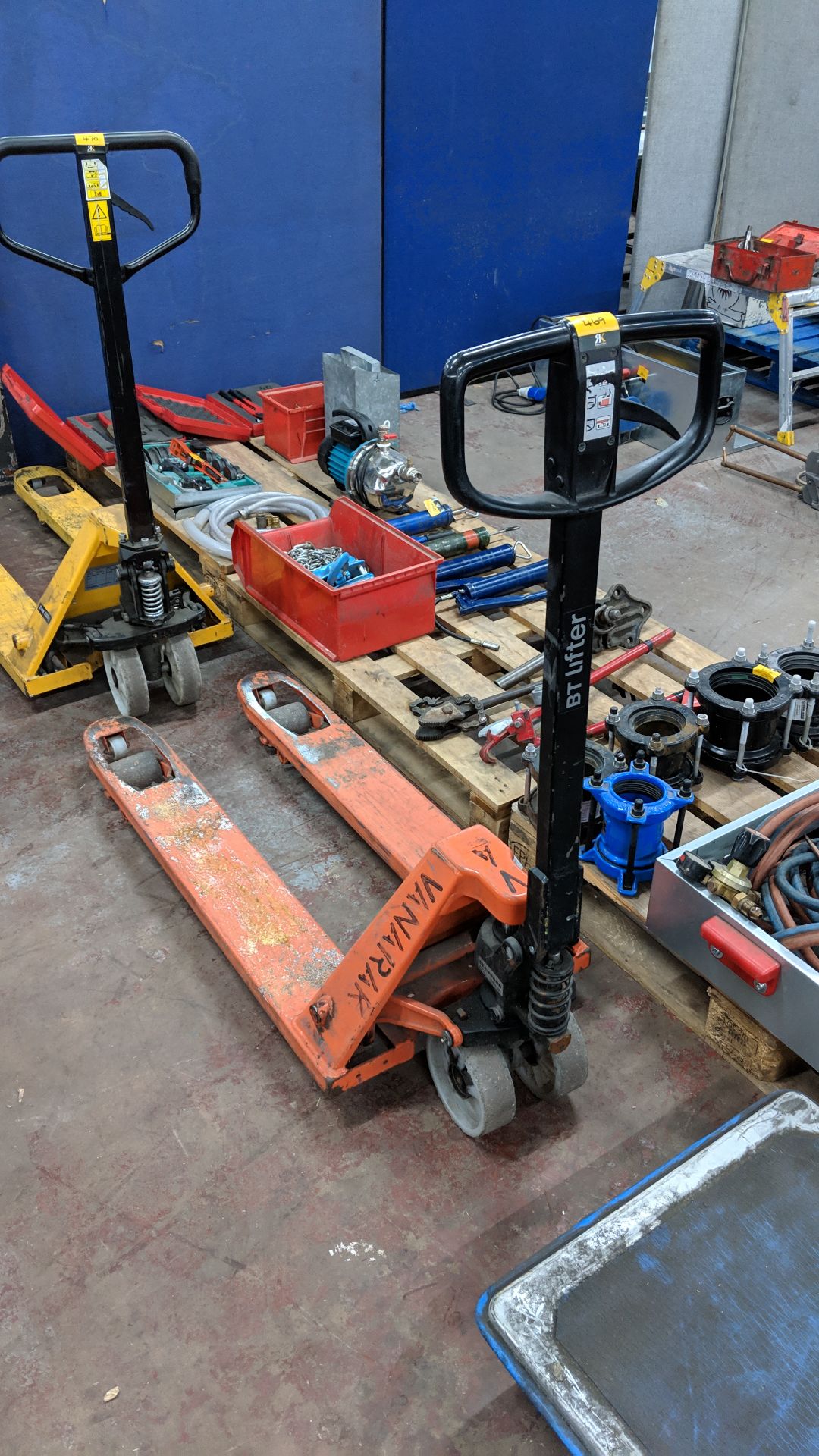 BT Lifter euro pallet truck This lot is one of a number being sold on behalf of the administrator of