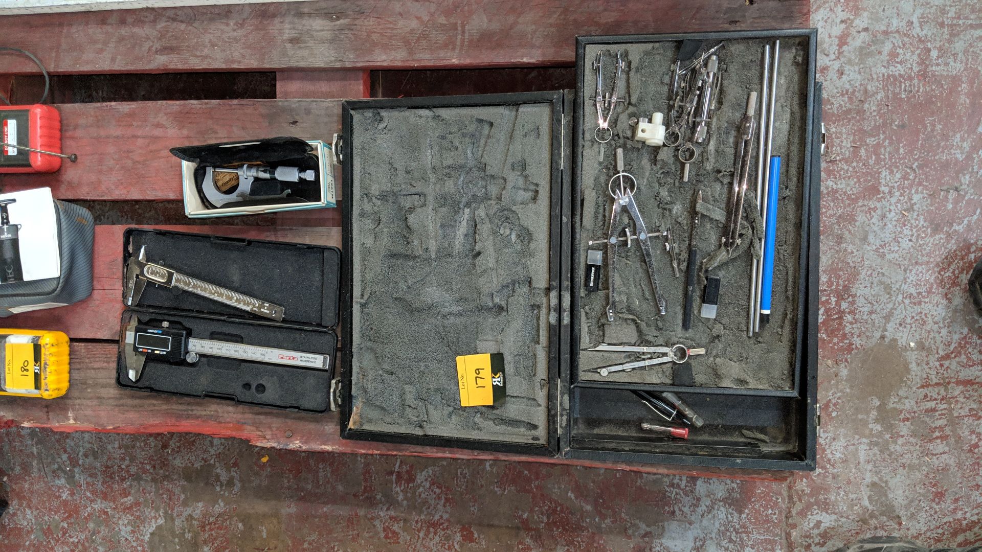 Quantity of assorted measuring equipment comprising small box of callipers plus 2 gauges and one - Image 2 of 5