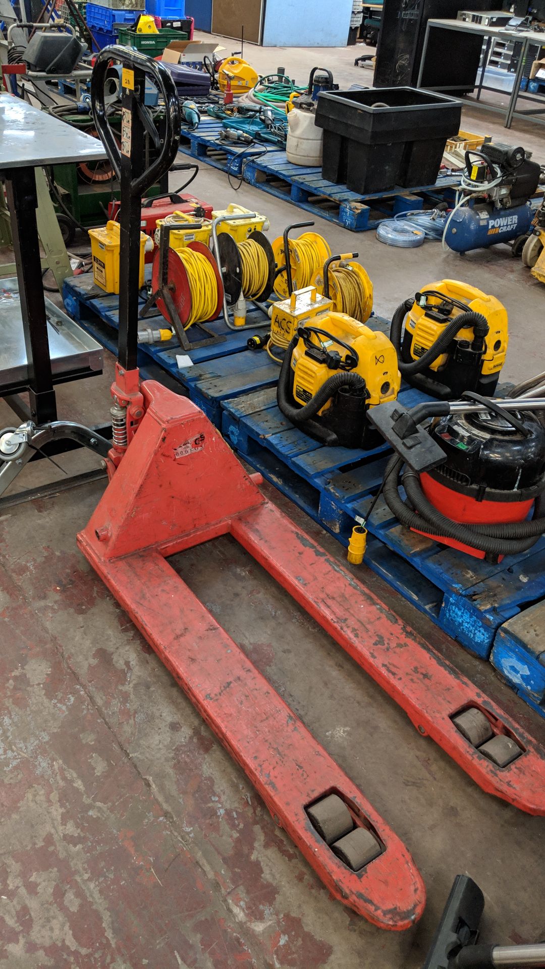 Euro pallet truck This lot is one of a number being sold on behalf the liquidator of an air - Image 2 of 3