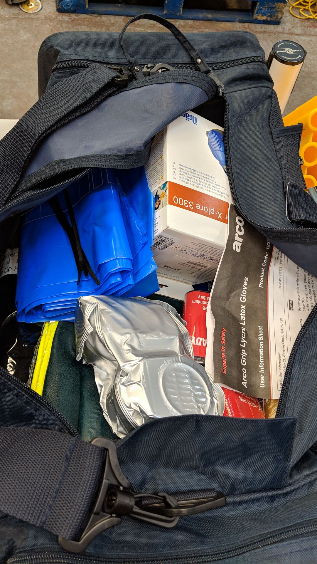 Vehicle disaster kit comprising bag with wide variety of emergency equipment plus fire extinguisher, - Image 6 of 14