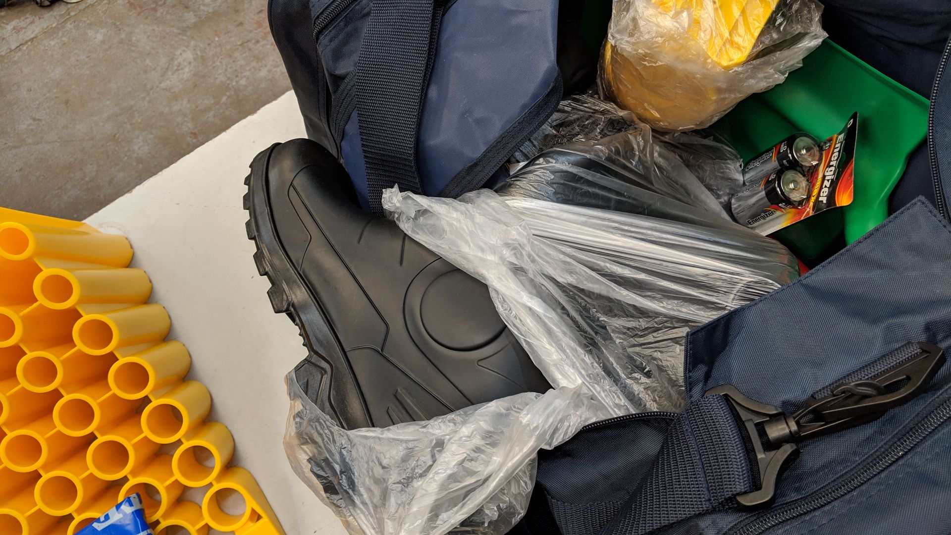 Vehicle disaster kit comprising bag with wide variety of emergency equipment plus fire extinguisher, - Image 11 of 14