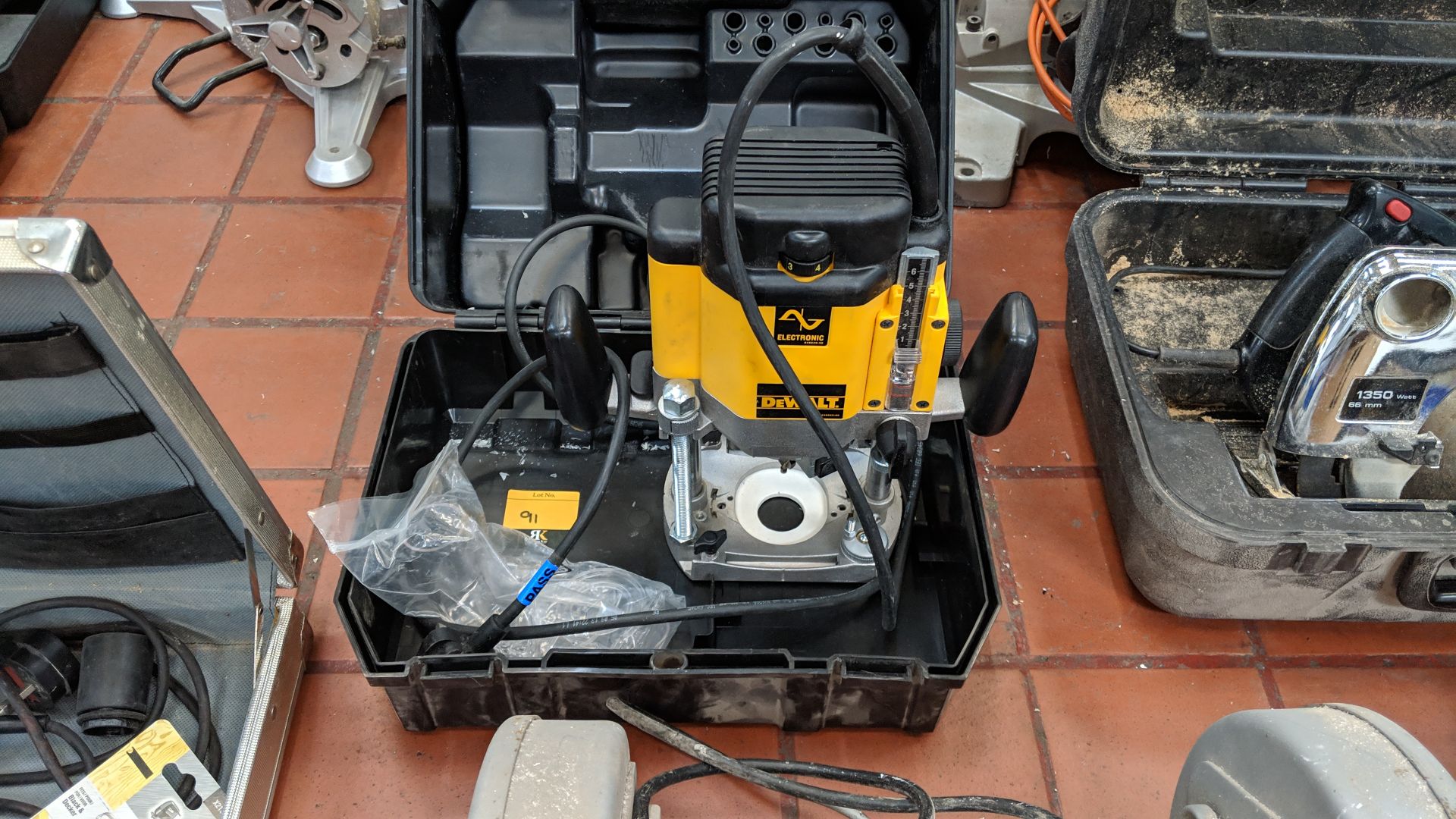 De Walt hand-held electric router in carry case model DW625E This is one of a large number of lots