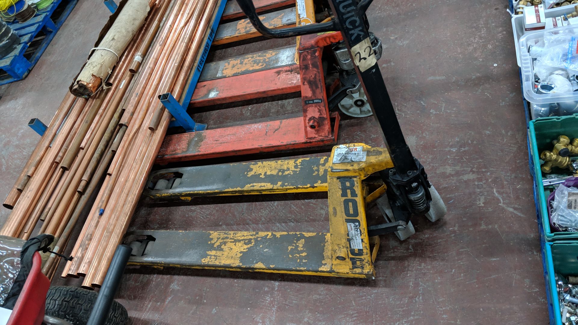 Robur euro pallet truck This lot is one of a number being sold on behalf of the administrator of a - Image 3 of 3