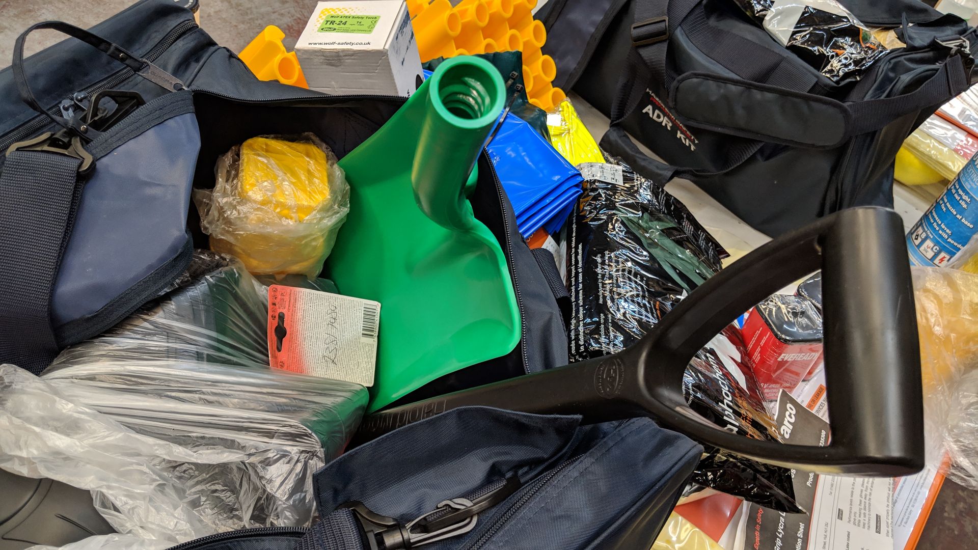 Vehicle disaster kit comprising bag with wide variety of emergency equipment plus fire extinguisher, - Image 12 of 14