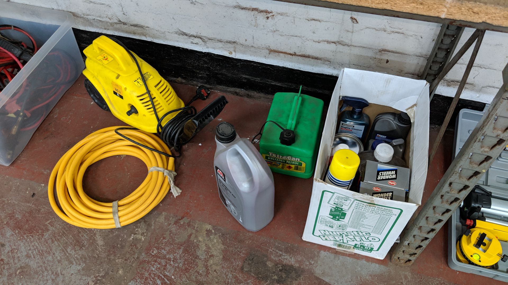 Vehicle related lot comprising small pressure washer, tub of automatic transmission and power - Image 9 of 9