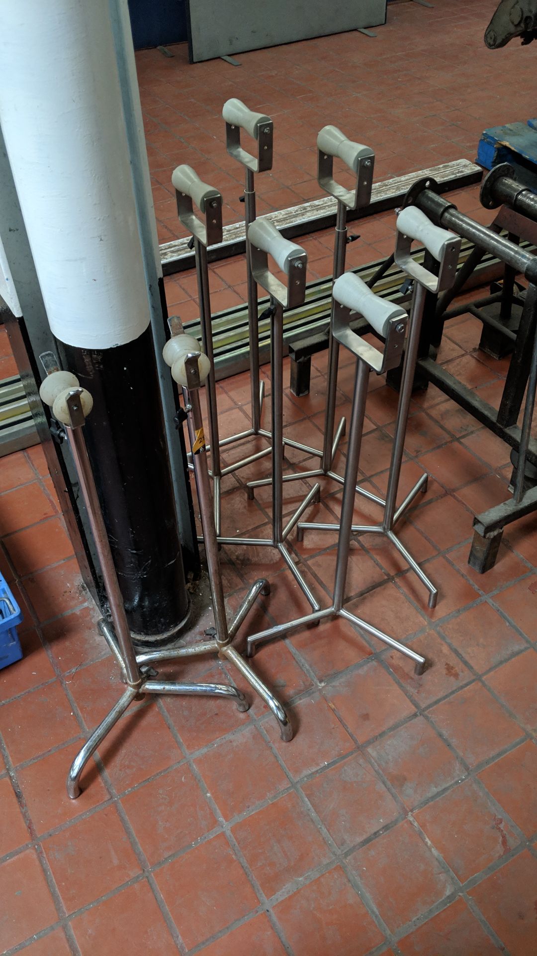 8 off assorted tripod-based roller feed stands, with adjustable height columns This is one of a