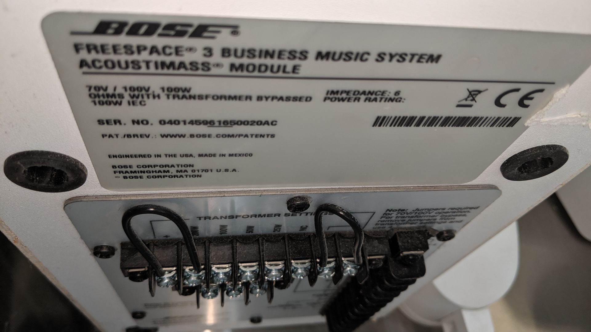 Bose white FreeSpace 3 business music system comprising Acoustimass bass module plus 4 small cube - Image 3 of 4