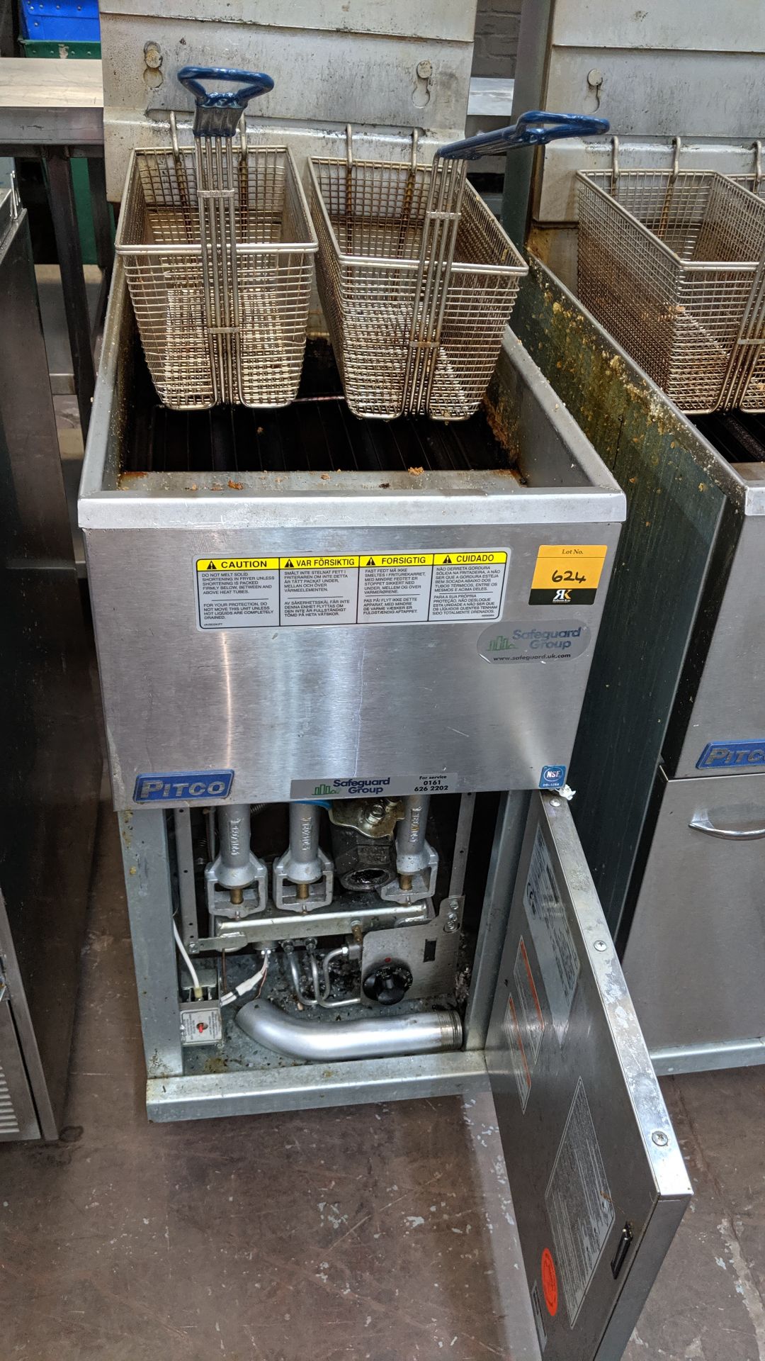 Pitco stainless steel floorstanding twin deep fat fryer, model 35c+ IMPORTANT: Please remember goods - Image 4 of 5