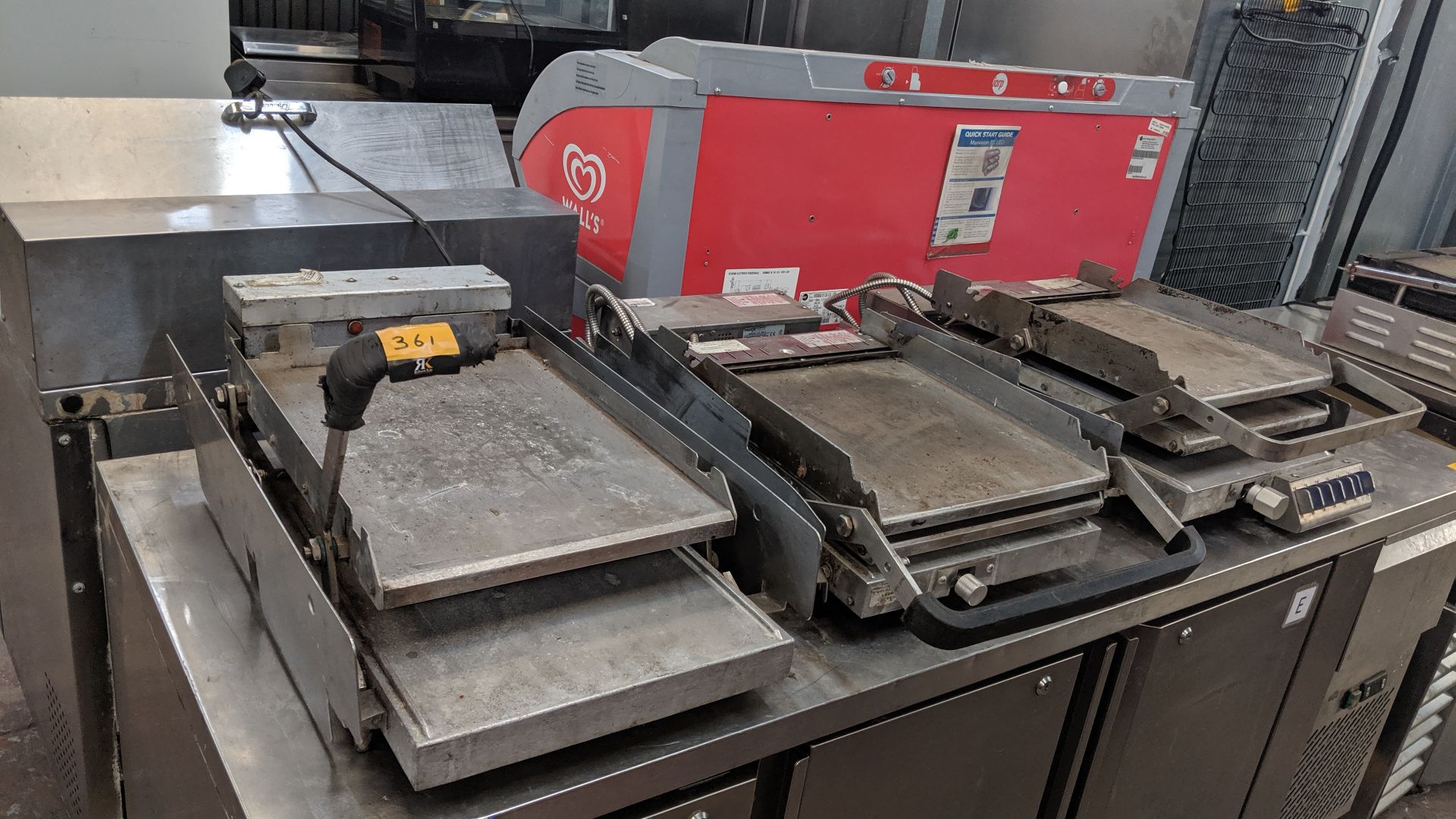 3 off assorted fast food multi contact grills IMPORTANT: Please remember goods successfully bid upon