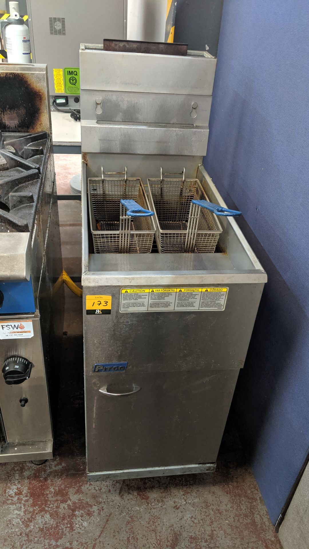 Pitco stainless steel floorstanding twin deep fat fryer, model 35c+ IMPORTANT: Please remember goods - Image 2 of 6