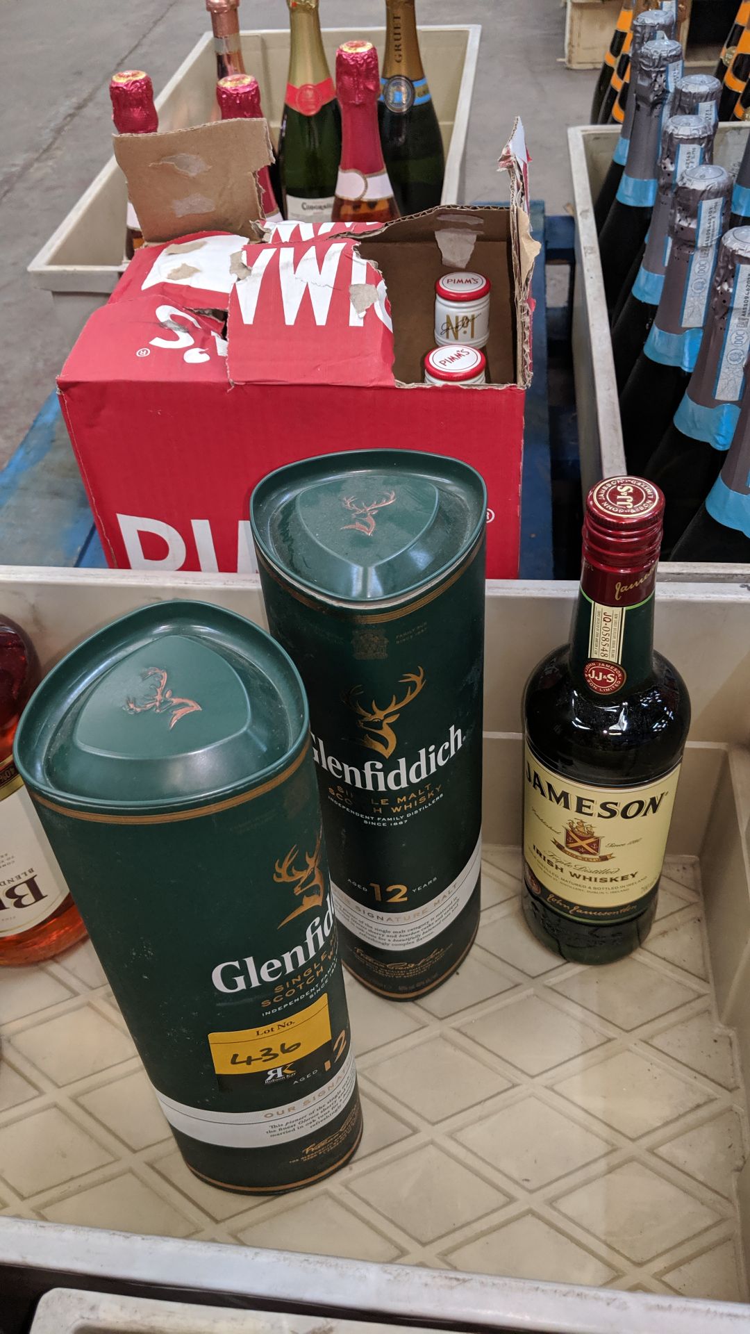 Mixed whisky lot comprising 2 off boxed 70cl bottles of Glenfiddich 12 year old single malt & 1