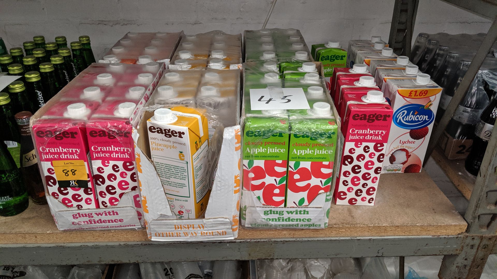 55 assorted 1 litre cartons of fruit juice including cranberry, pineapple, apple & lychee IMPORTANT: - Bild 2 aus 2