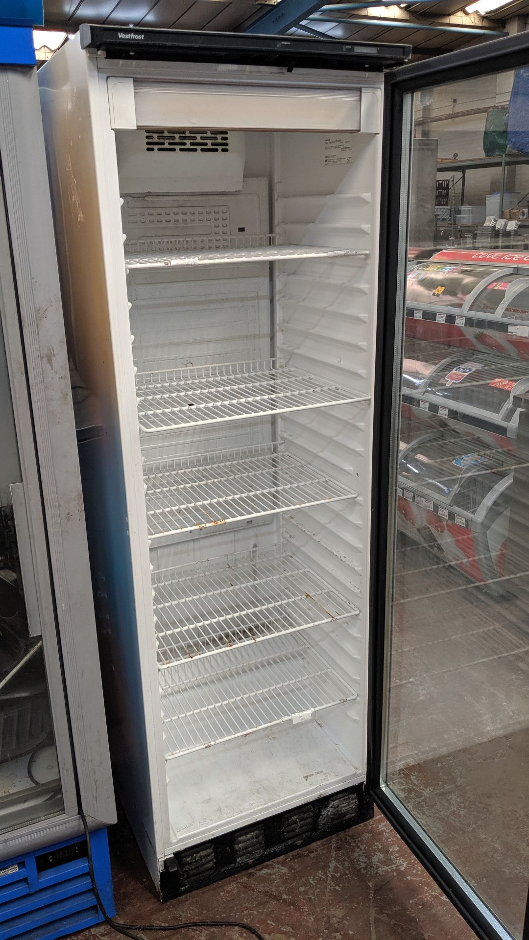 Vestfrost FKG371G tall clear door display fridge IMPORTANT: Please remember goods successfully bid - Image 3 of 4